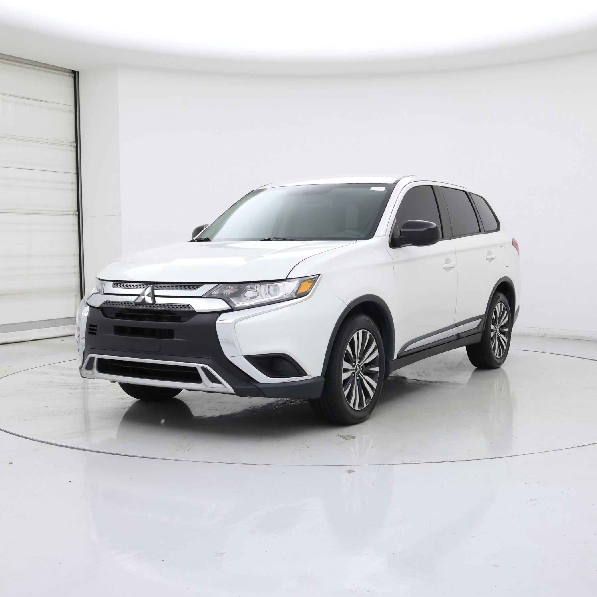 Thumbnail: 2020 Mitsubishi Outlander - 4