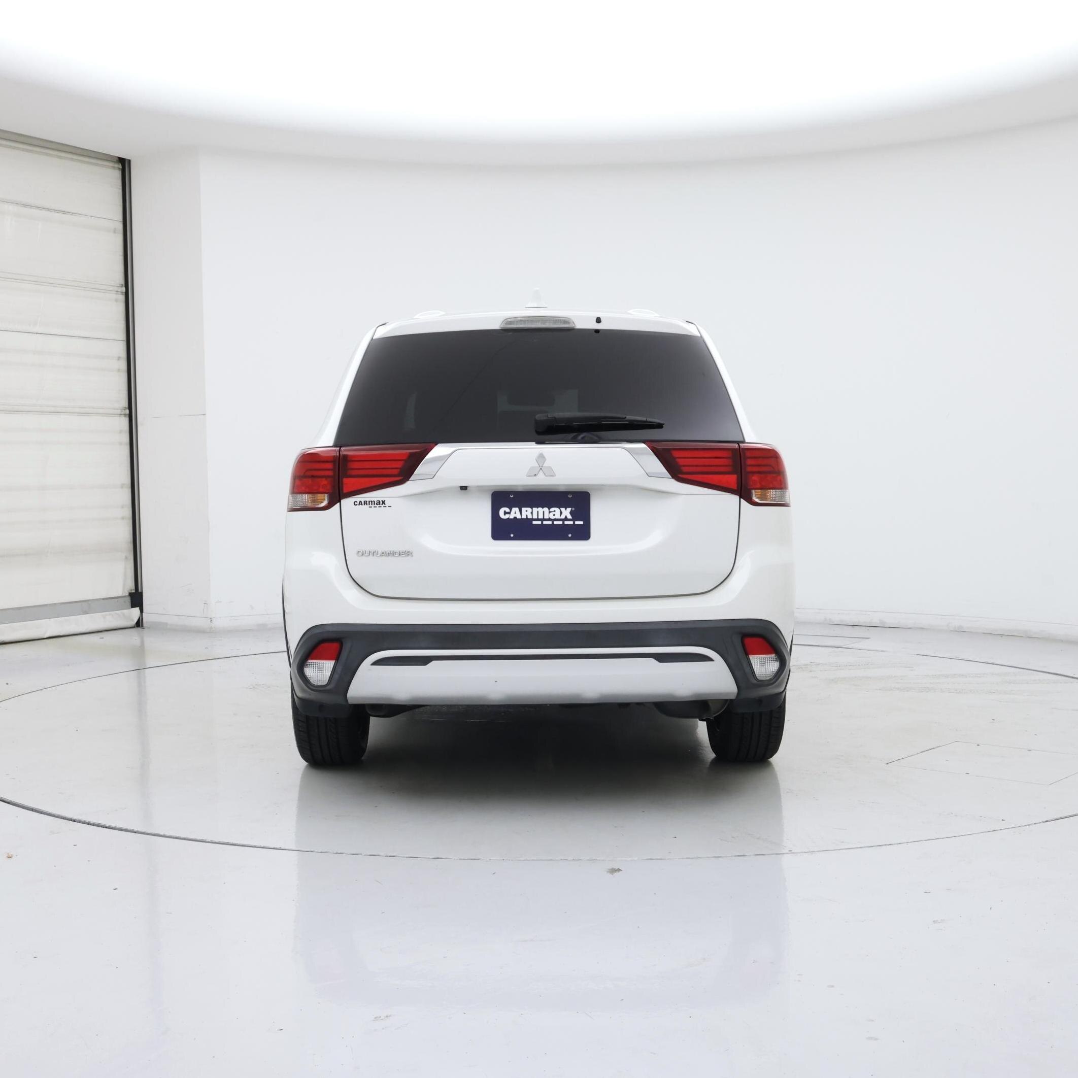 Thumbnail: 2020 Mitsubishi Outlander - 6