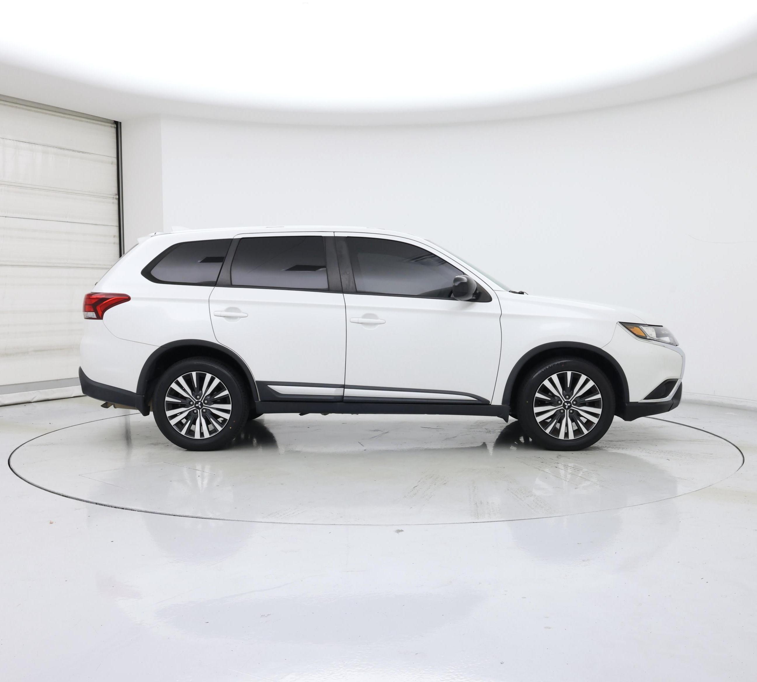 Thumbnail: 2020 Mitsubishi Outlander - 7