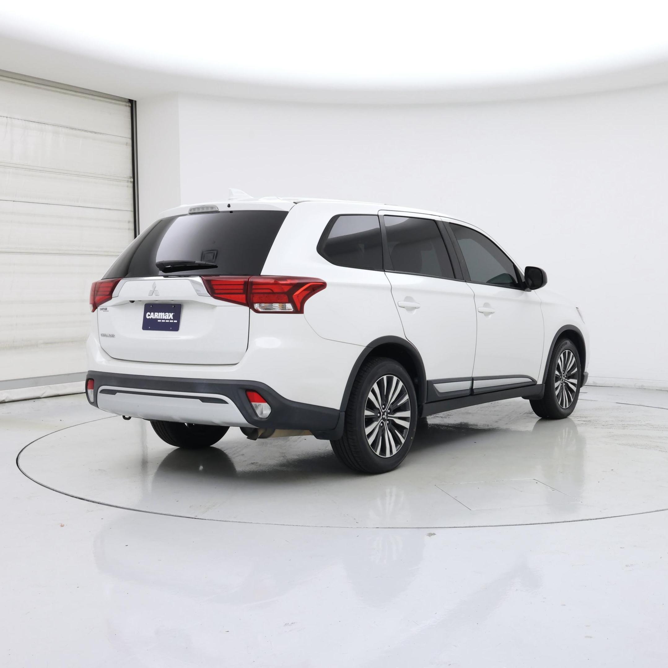 Thumbnail: 2020 Mitsubishi Outlander - 8