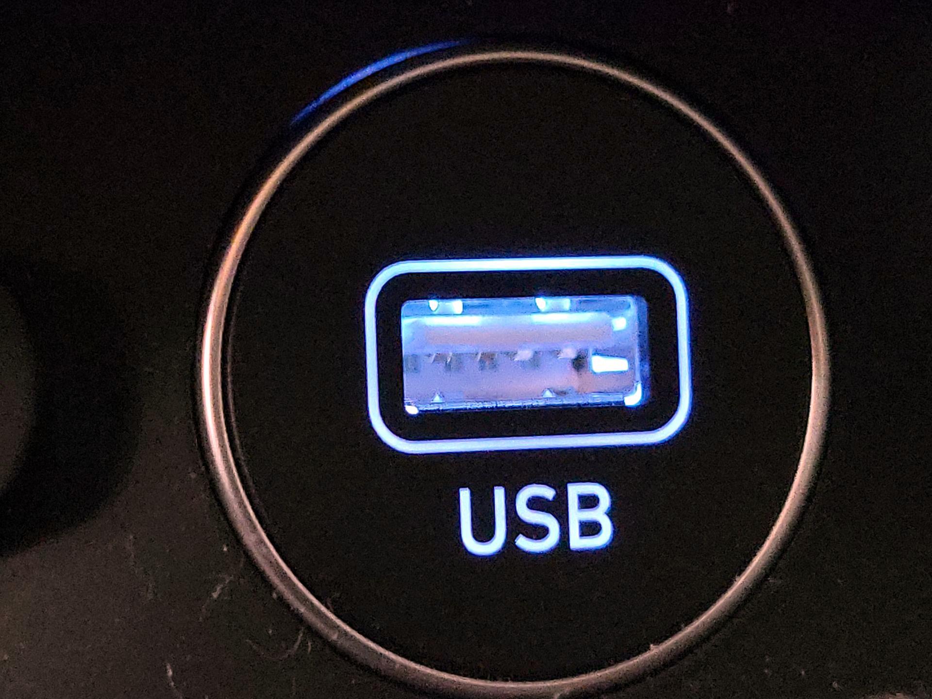 Thumbnail: 2022 Genesis G70 - 19