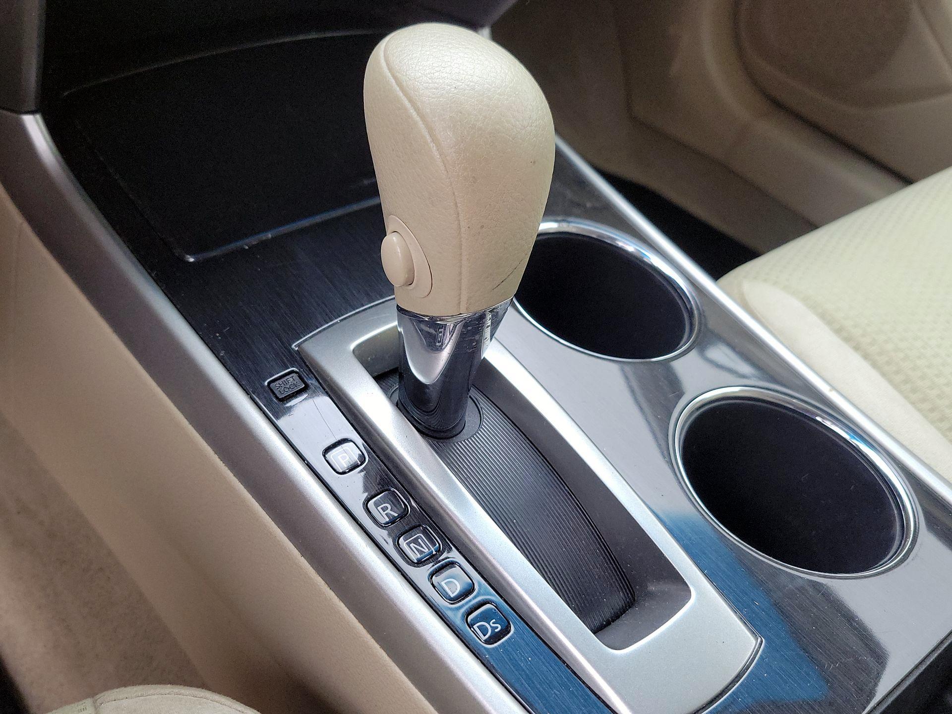Thumbnail: 2014 Nissan Altima - 17