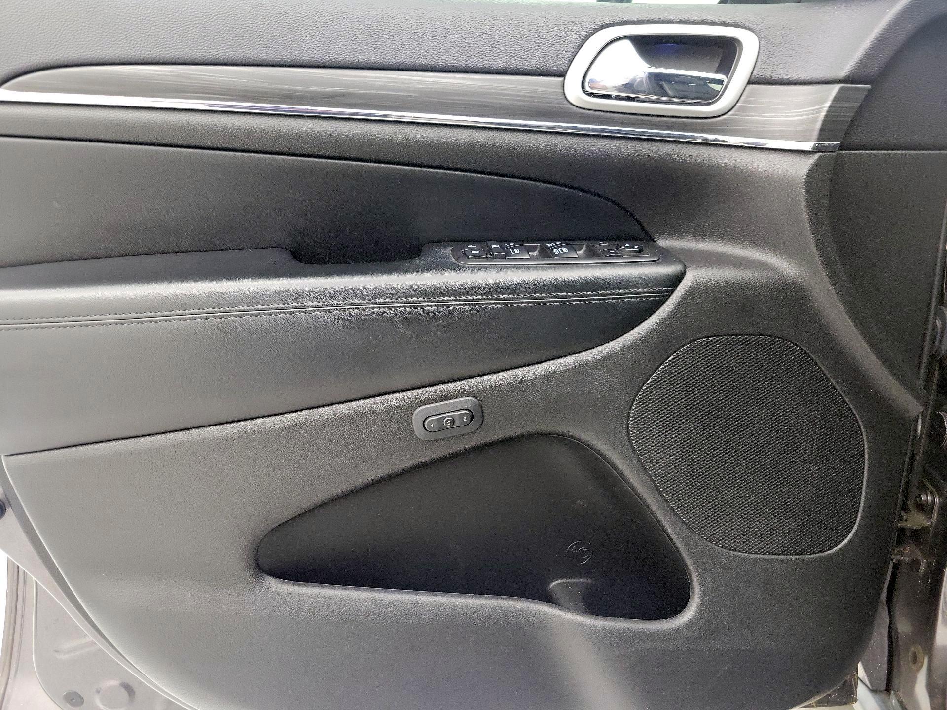 Thumbnail: 2019 Jeep Grand Cherokee - 12