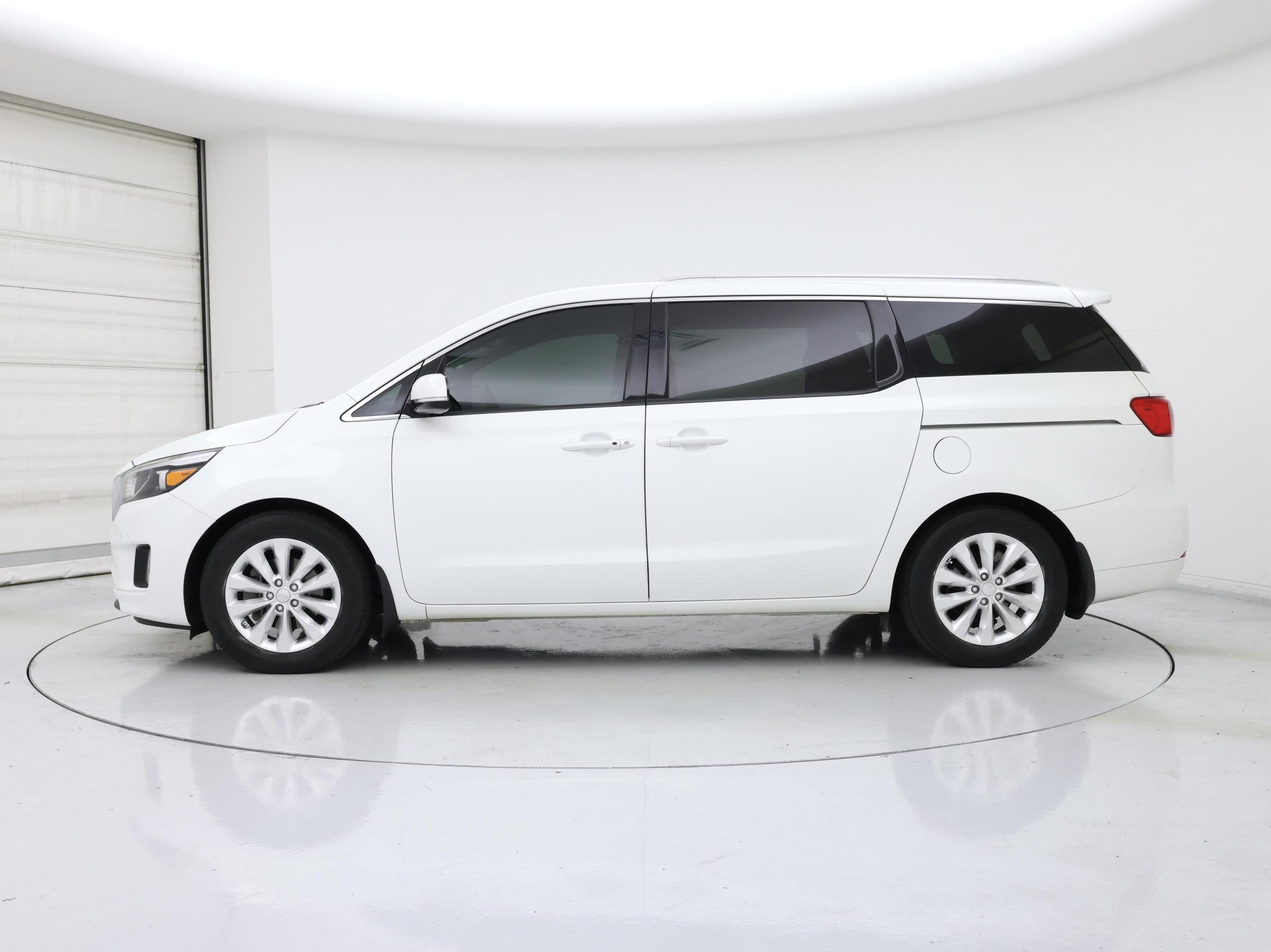 Thumbnail: 2017 Kia Sedona - 3