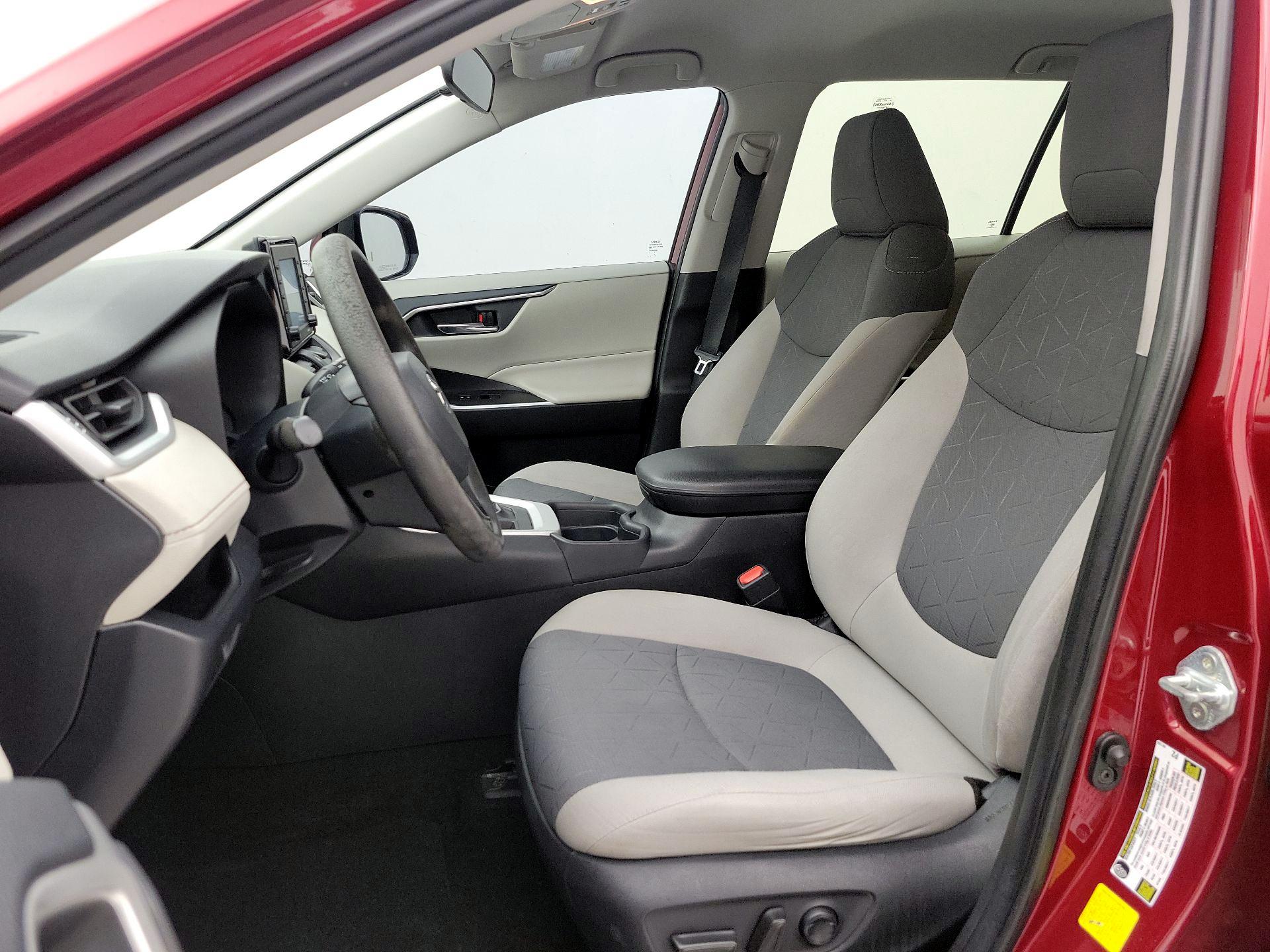 Thumbnail: 2020 Toyota RAV4 - 11
