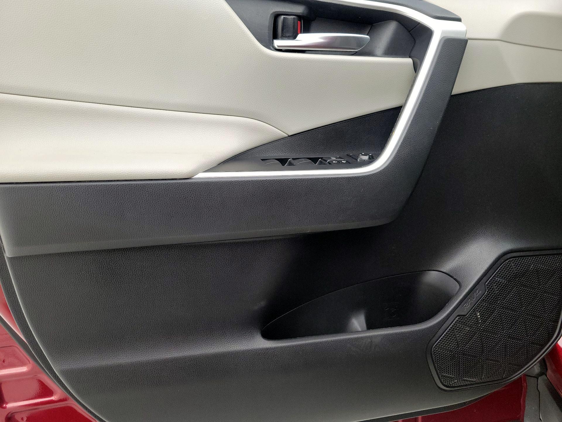 Thumbnail: 2020 Toyota RAV4 - 12