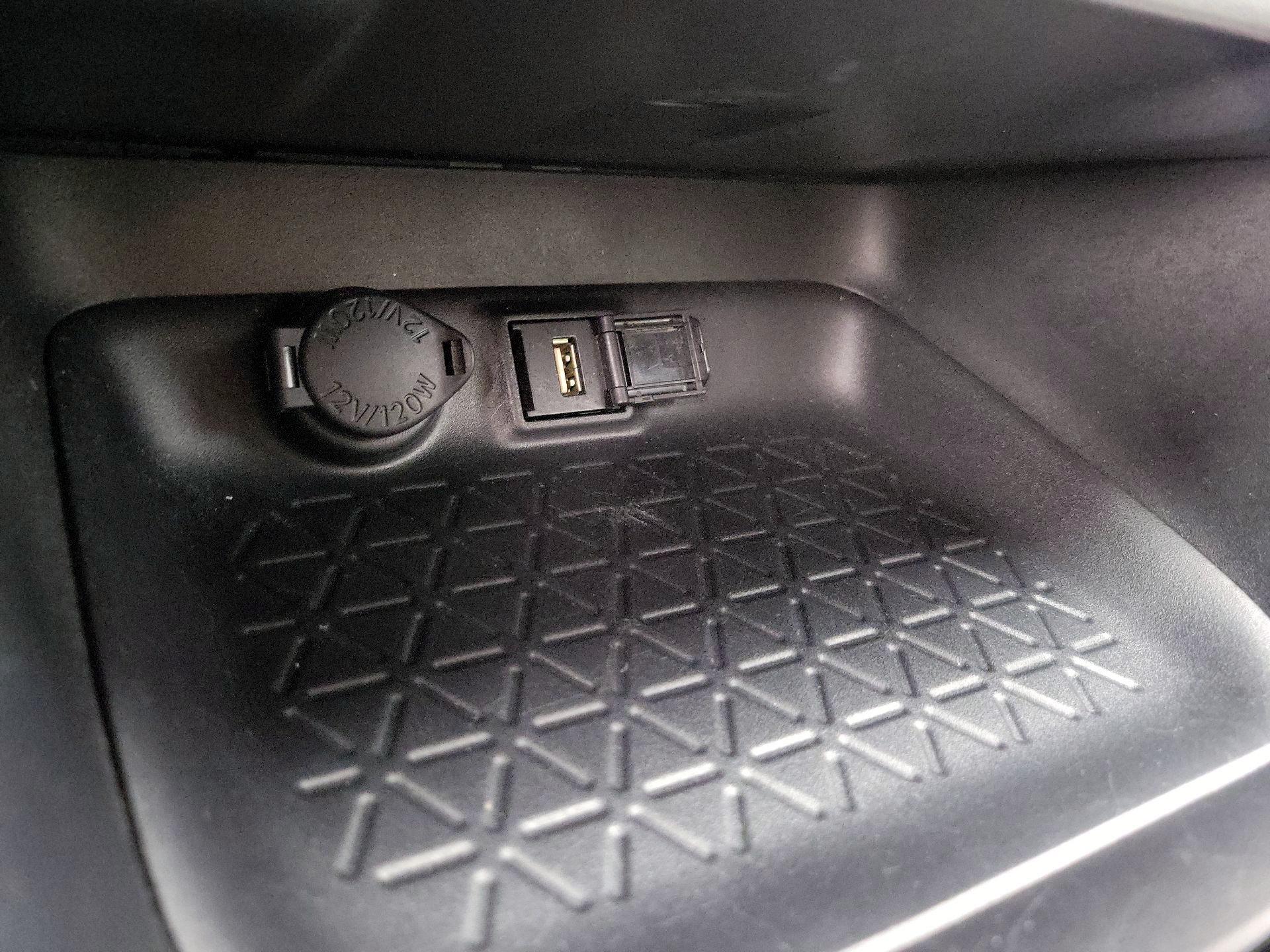 Thumbnail: 2020 Toyota RAV4 - 18