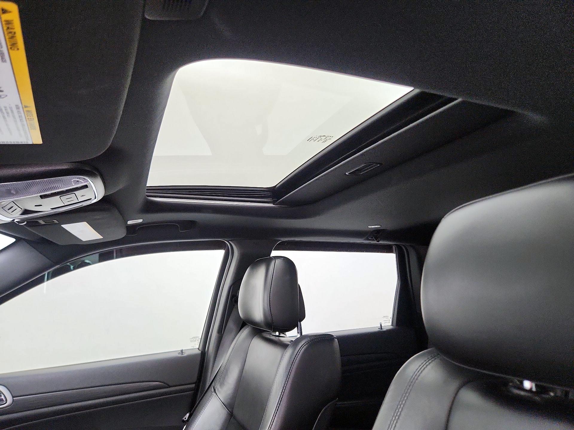 Thumbnail: 2020 Jeep Grand Cherokee - 20
