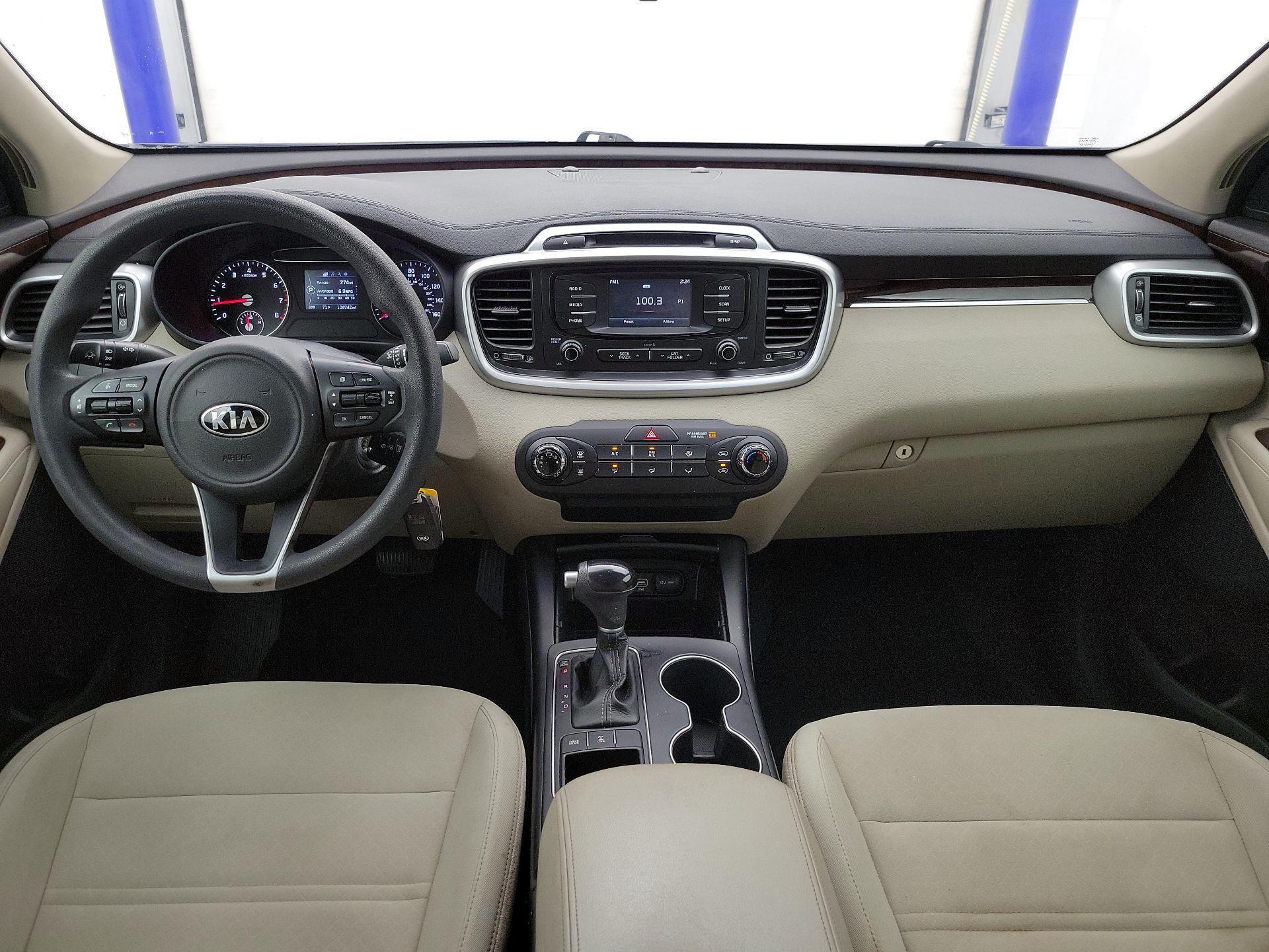Thumbnail: 2017 Kia Sorento - 9