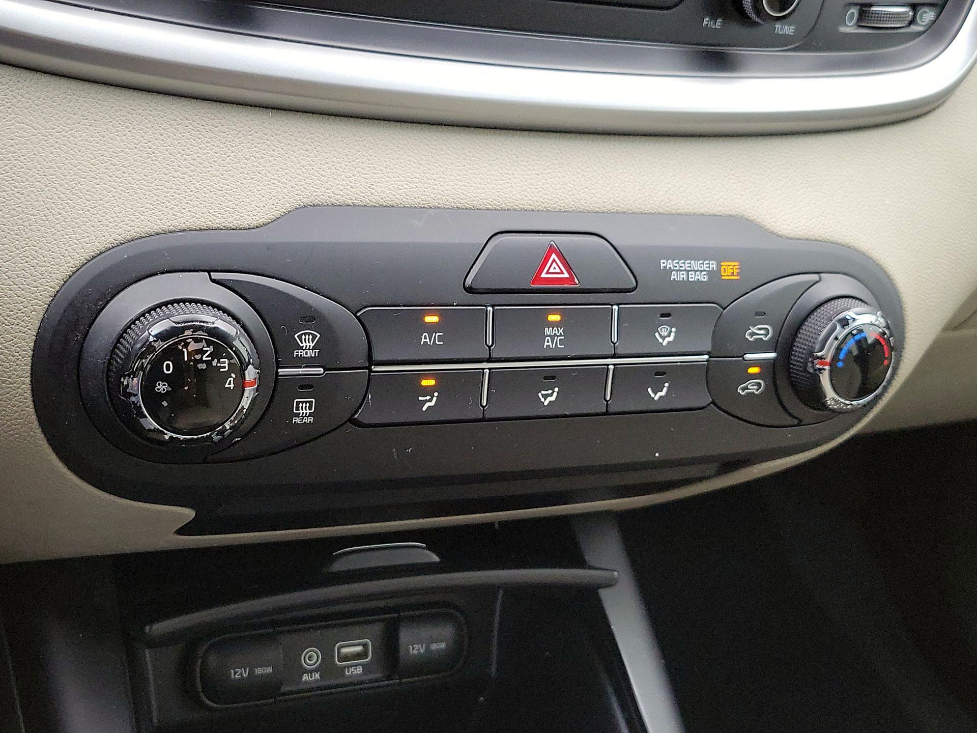 Thumbnail: 2017 Kia Sorento - 16