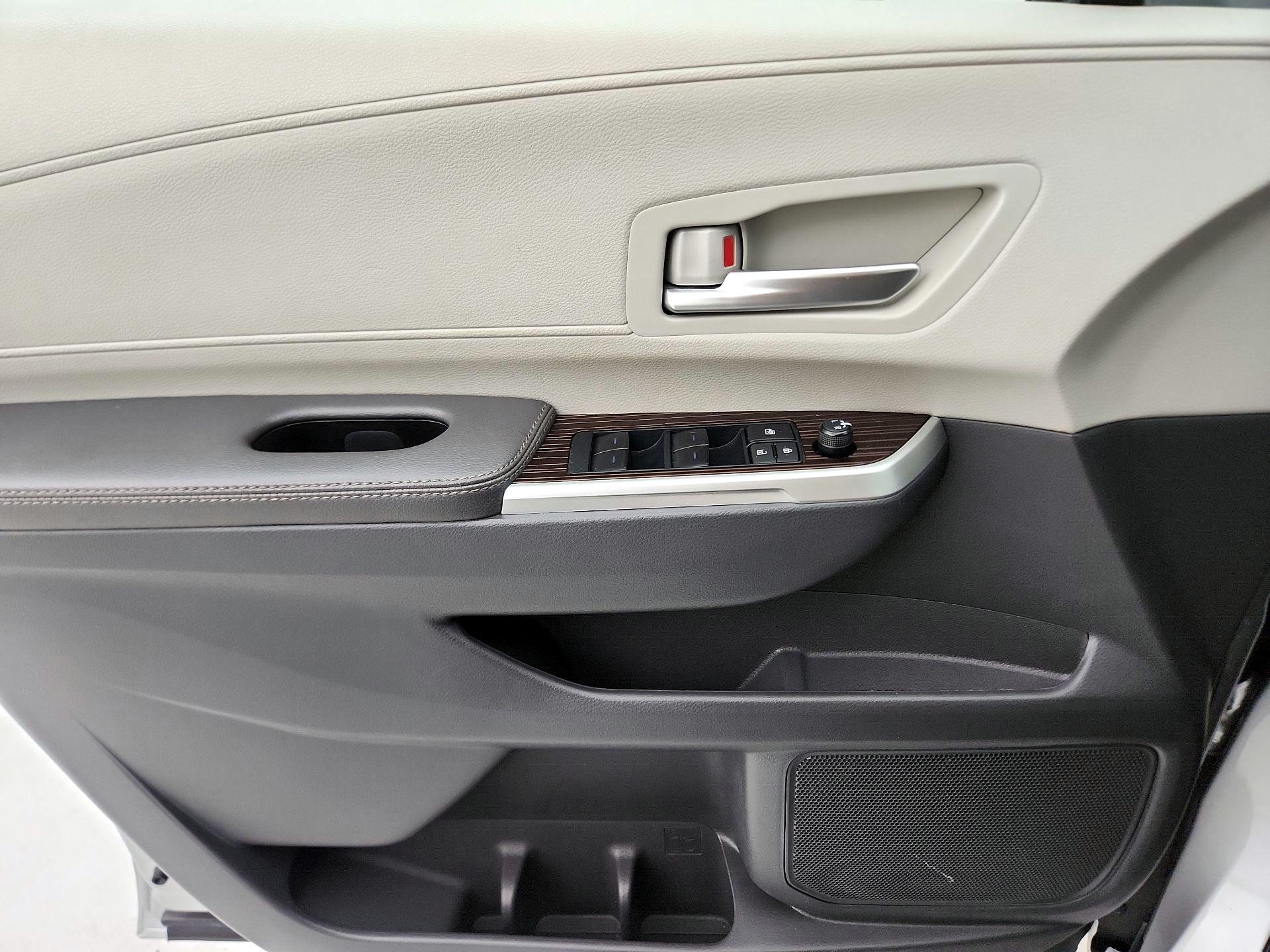 Thumbnail: 2024 Toyota Sienna - 12