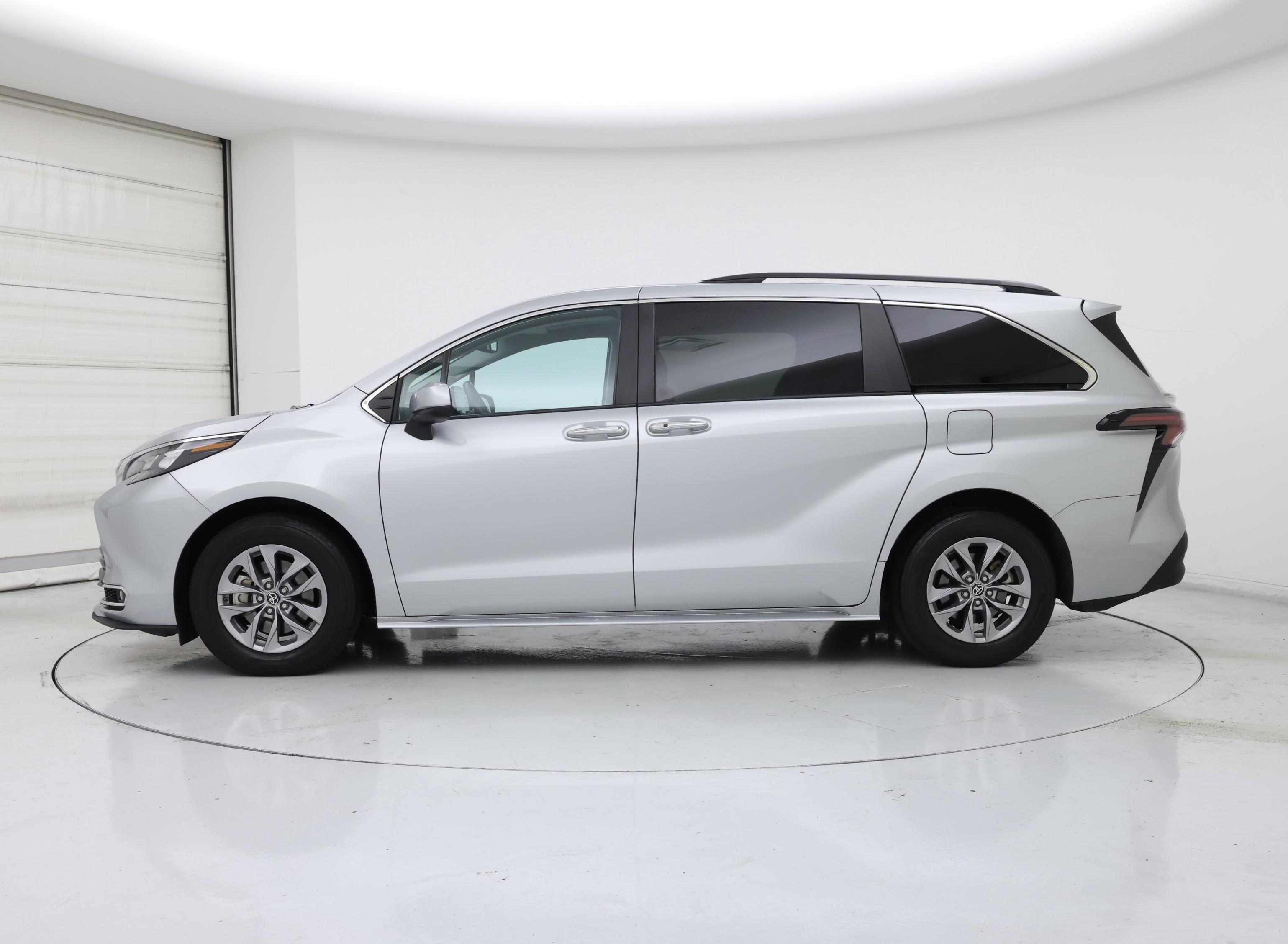 Thumbnail: 2024 Toyota Sienna - 3