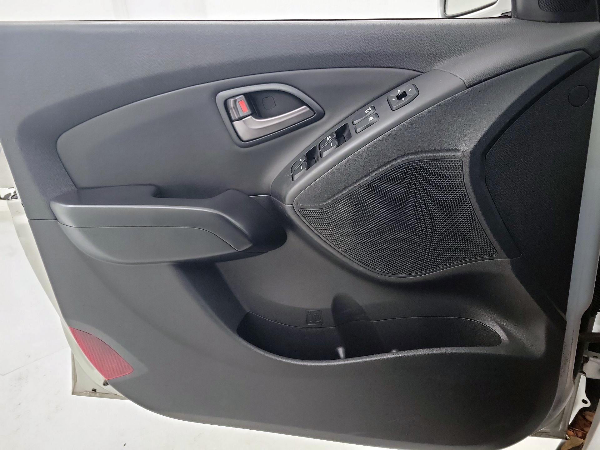 Thumbnail: 2014 Hyundai Tucson - 12