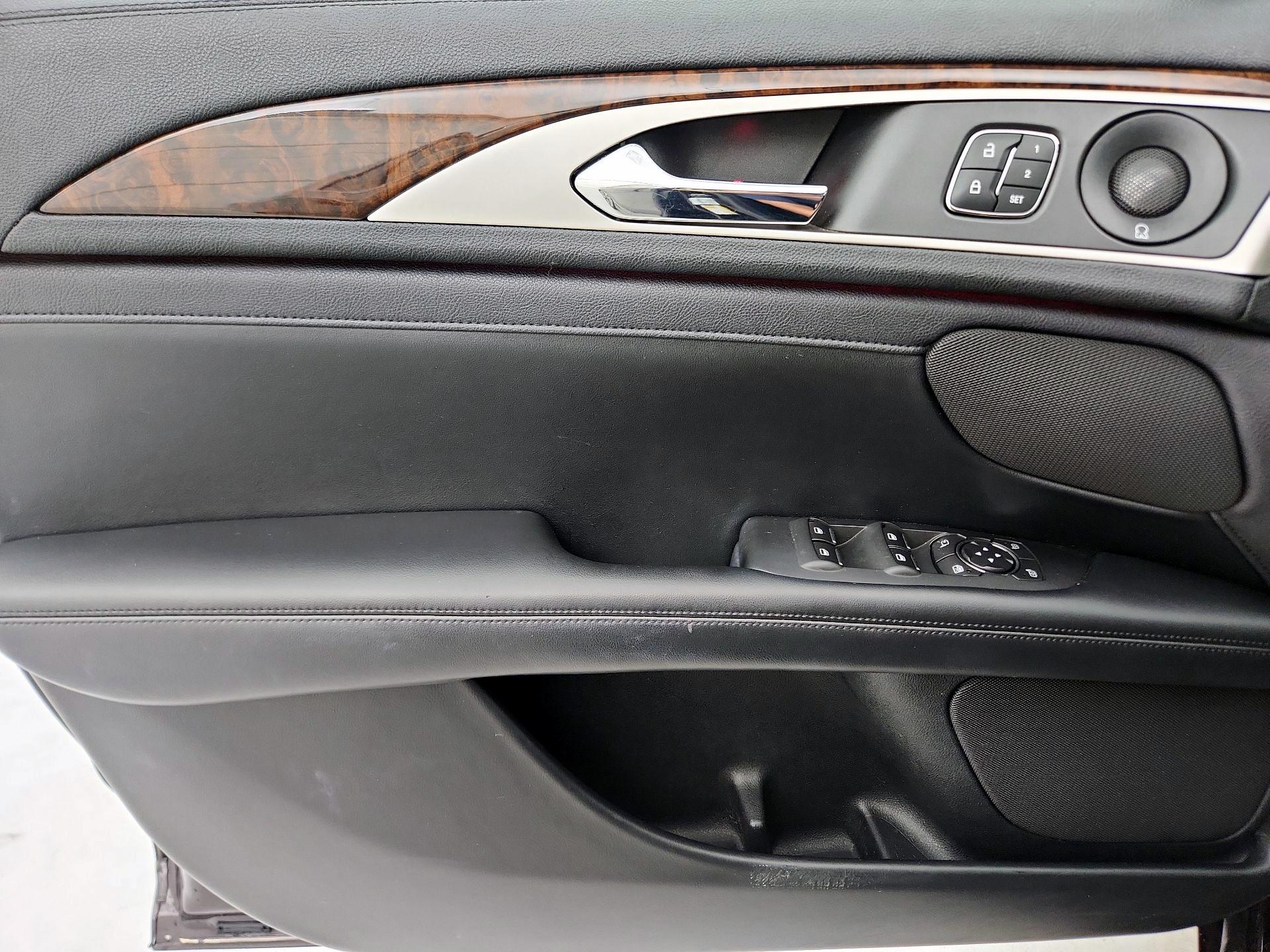 Thumbnail: 2020 Lincoln MKZ - 12