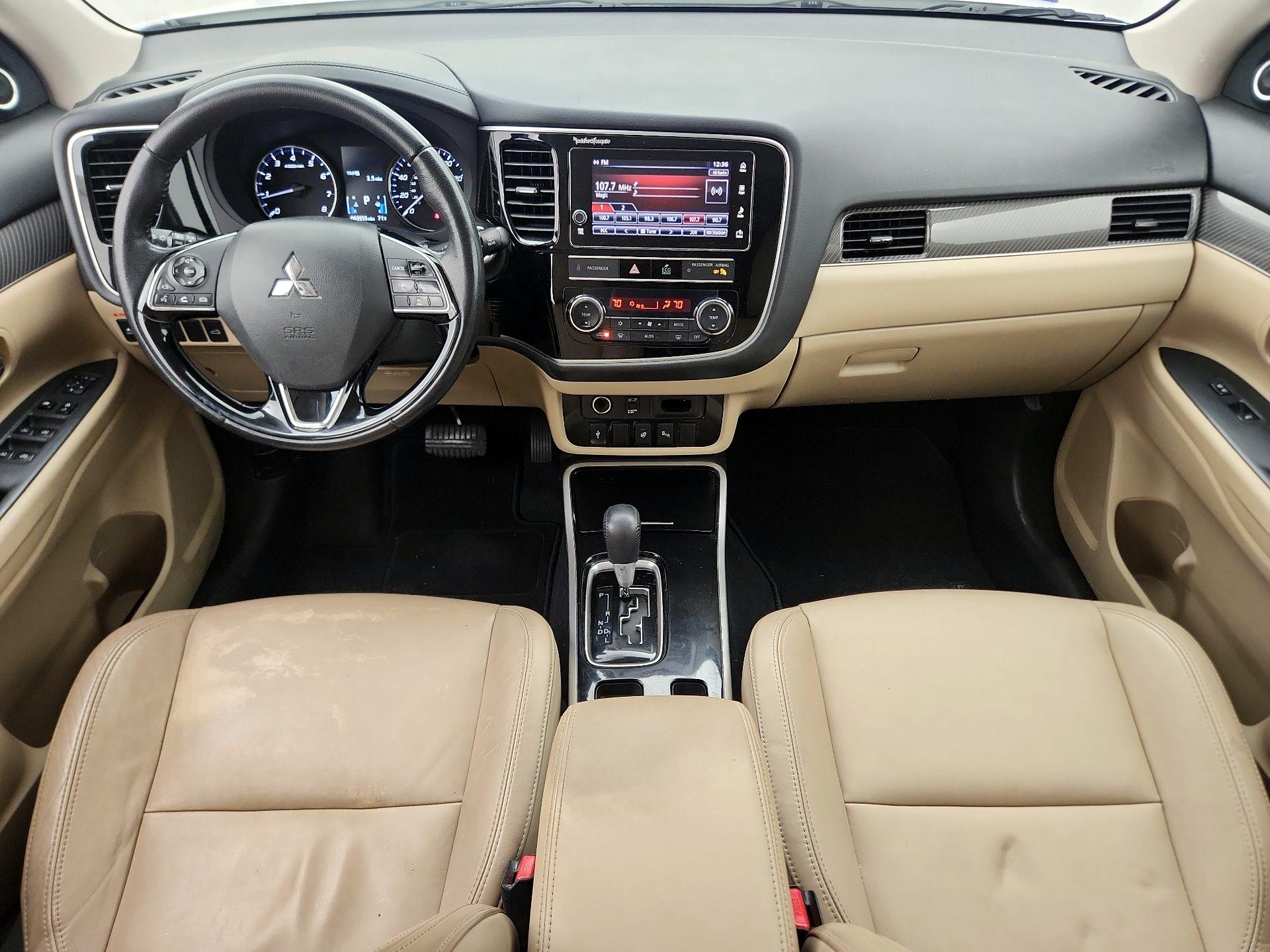 Thumbnail: 2019 Mitsubishi Outlander - 9