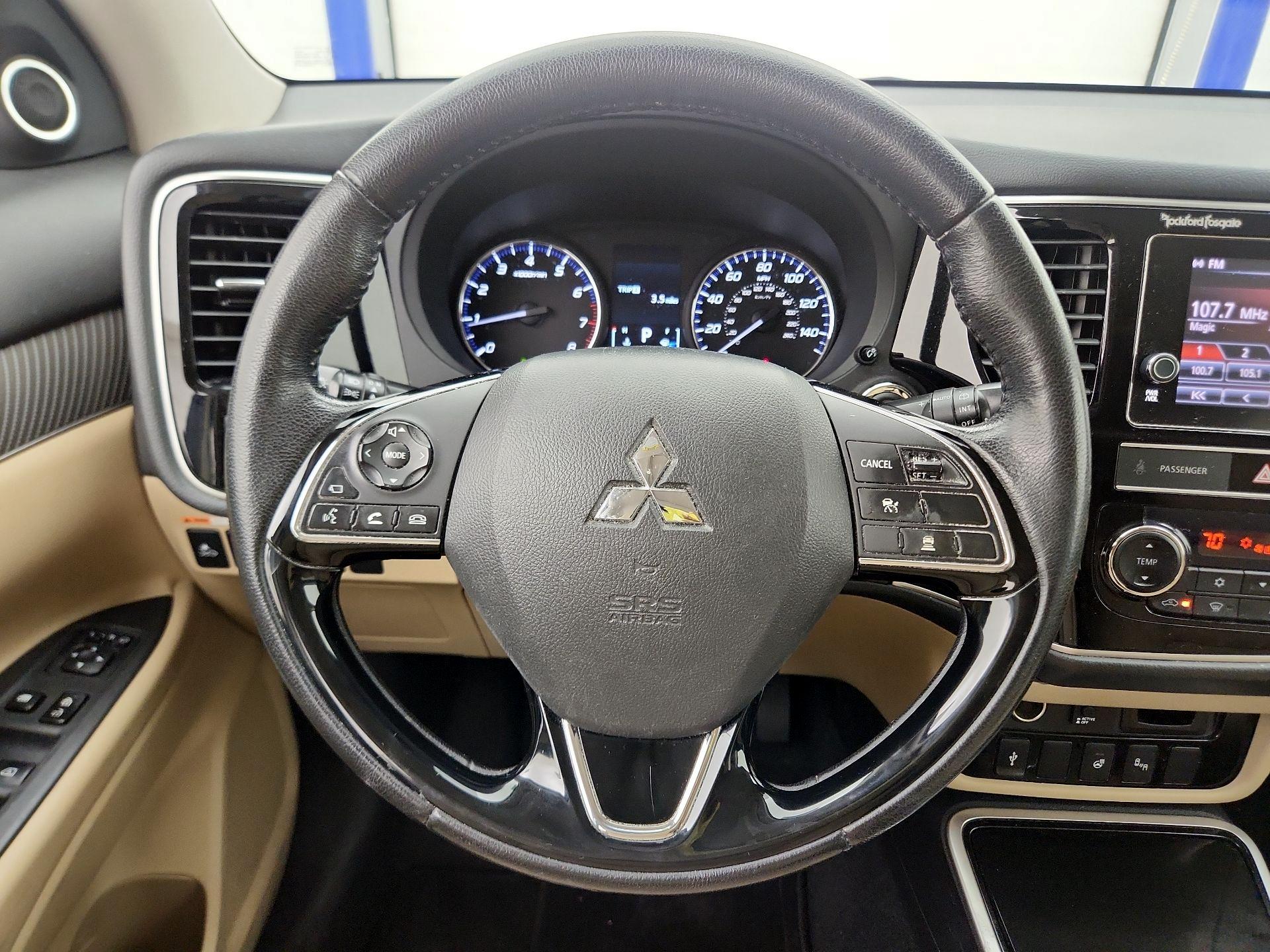 Thumbnail: 2019 Mitsubishi Outlander - 10