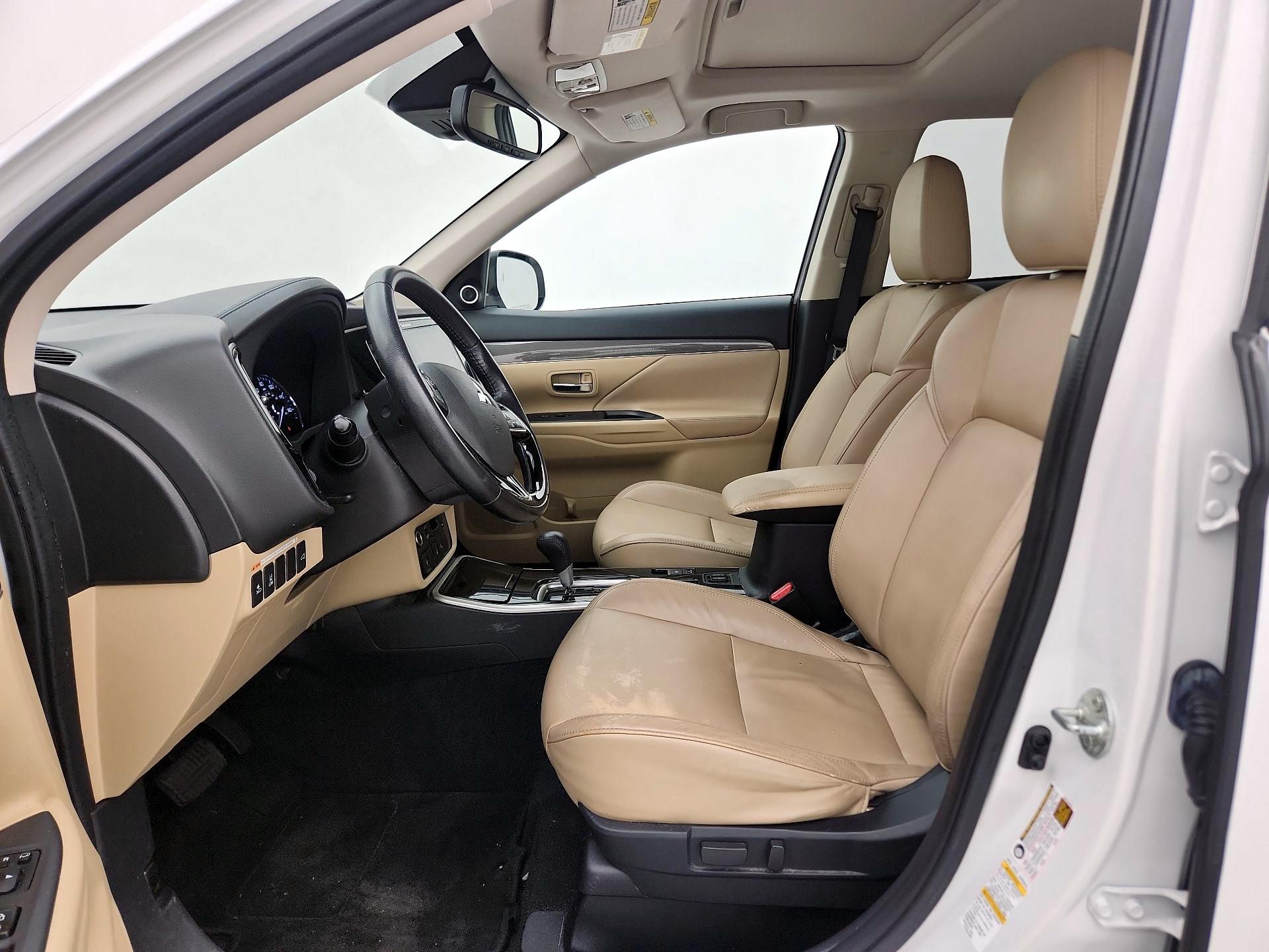 Thumbnail: 2019 Mitsubishi Outlander - 11