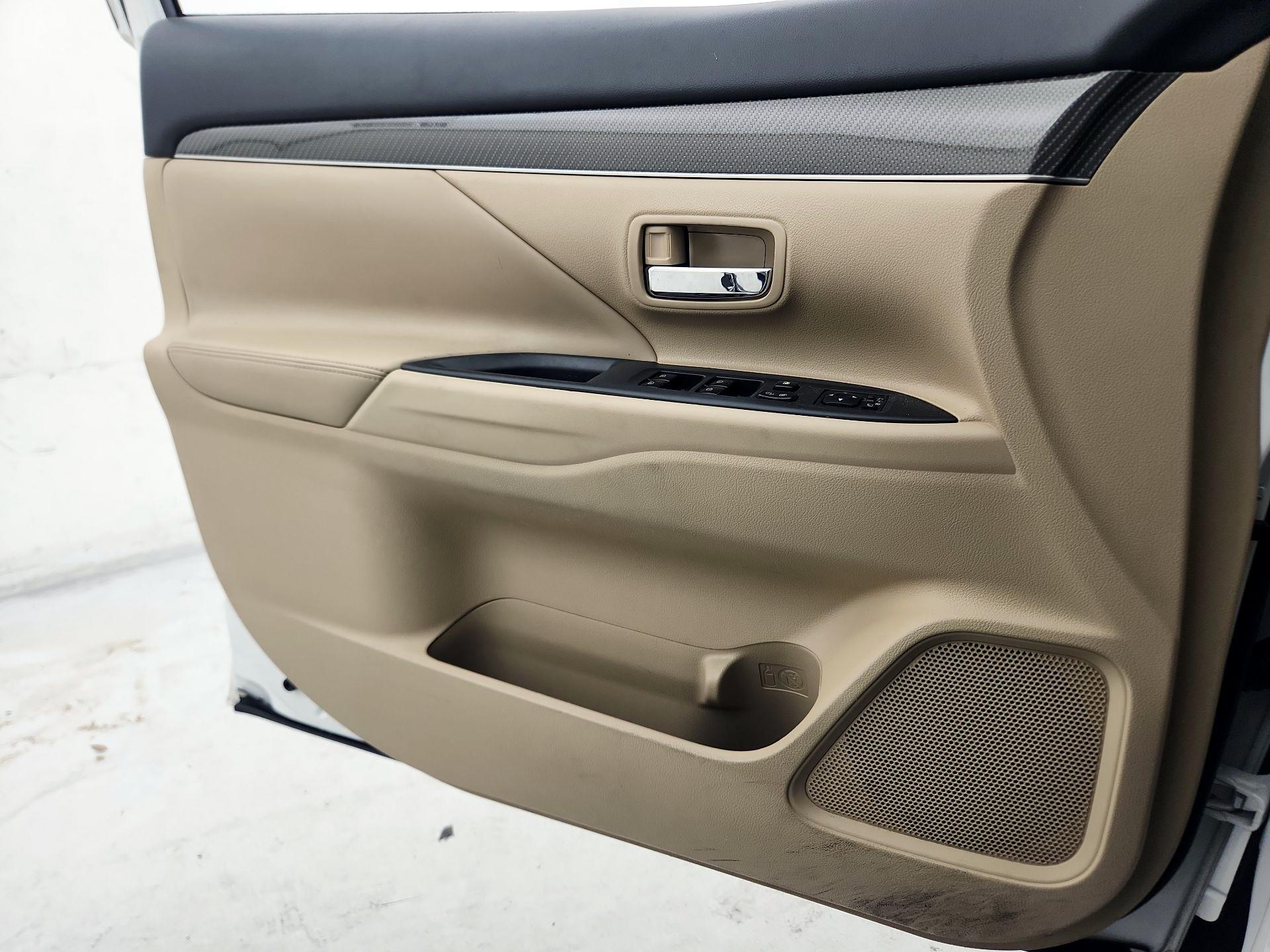Thumbnail: 2019 Mitsubishi Outlander - 12
