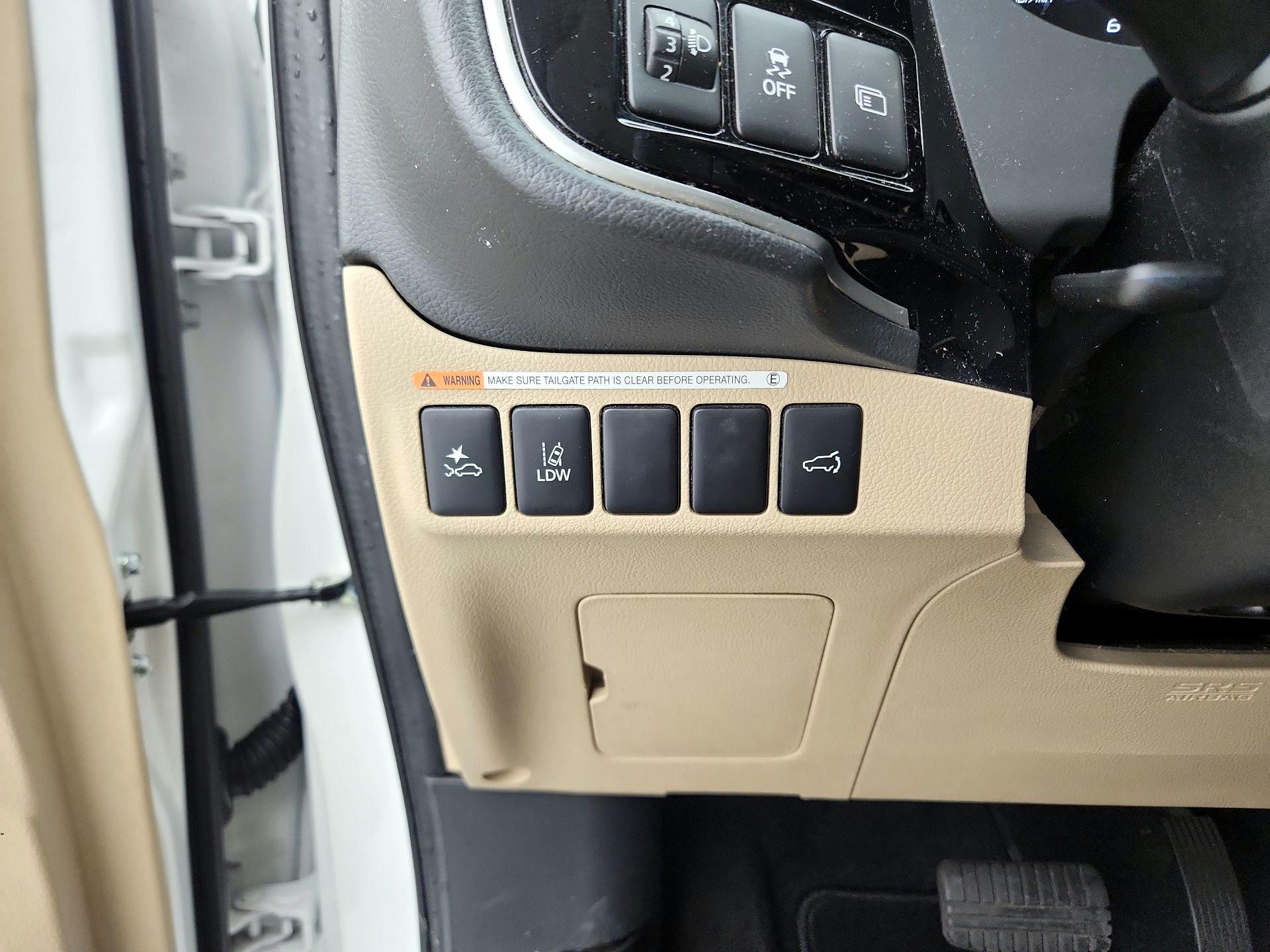 Thumbnail: 2019 Mitsubishi Outlander - 13