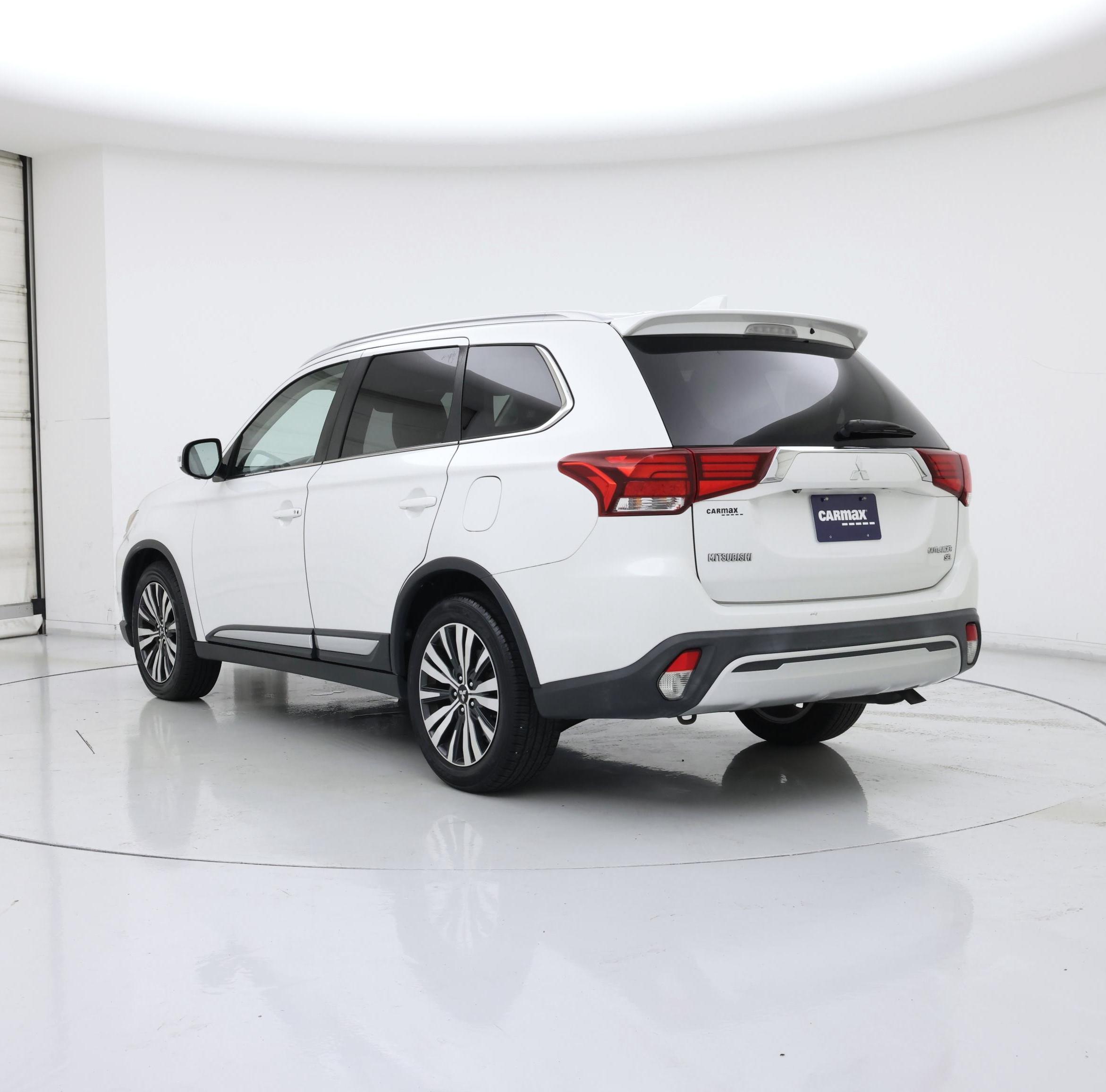 Thumbnail: 2019 Mitsubishi Outlander - 2