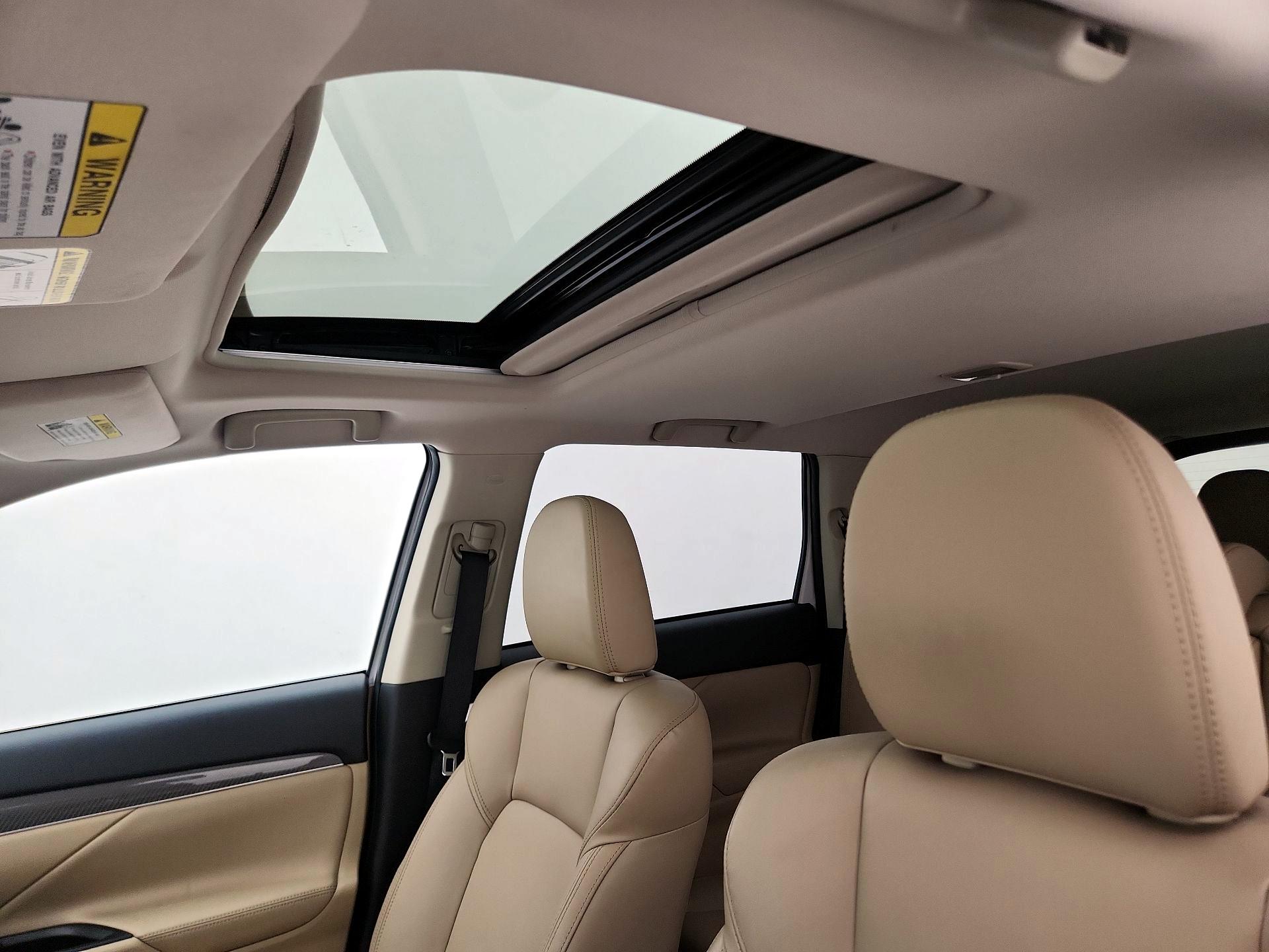 Thumbnail: 2019 Mitsubishi Outlander - 19