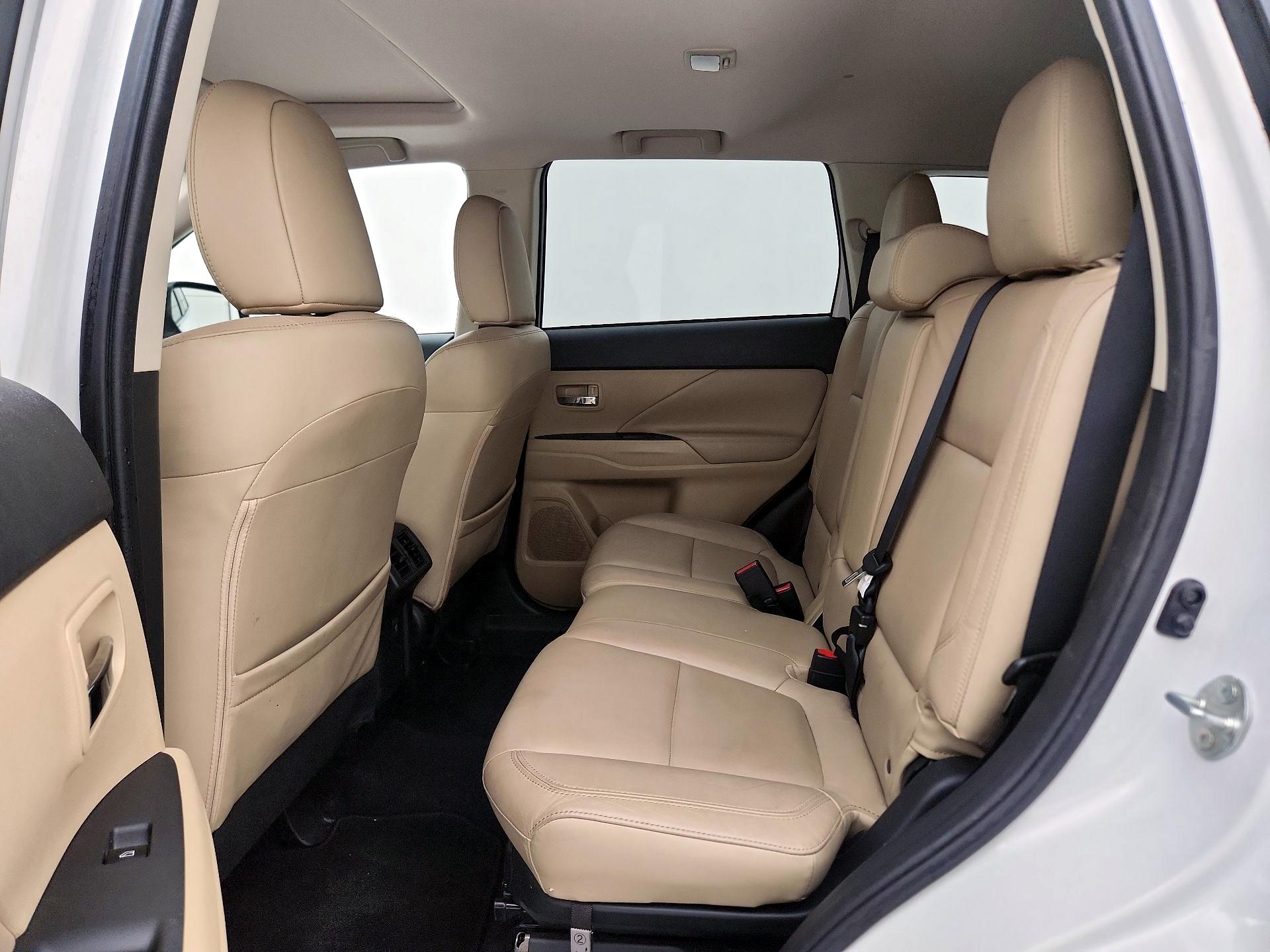 Thumbnail: 2019 Mitsubishi Outlander - 20