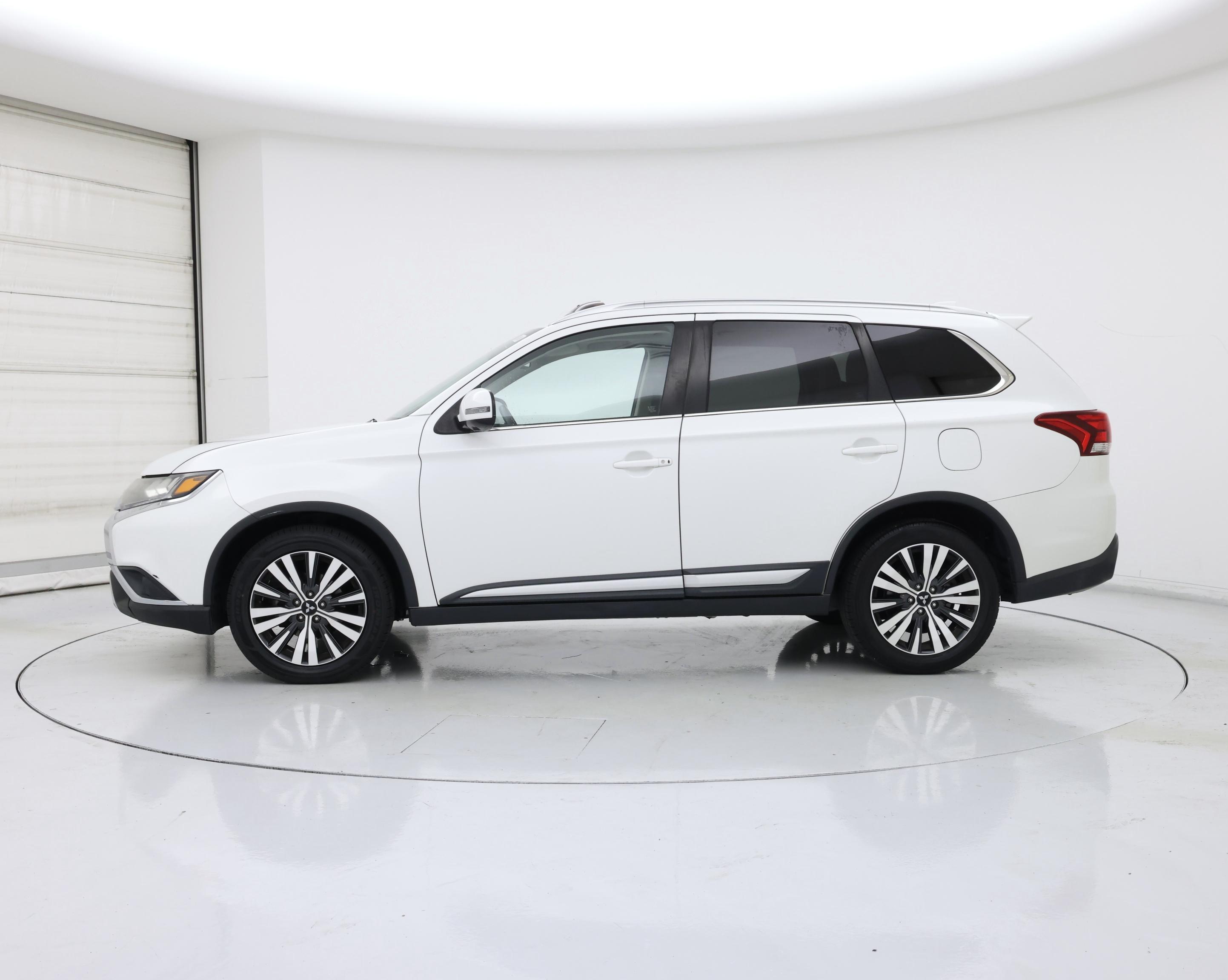 Thumbnail: 2019 Mitsubishi Outlander - 3