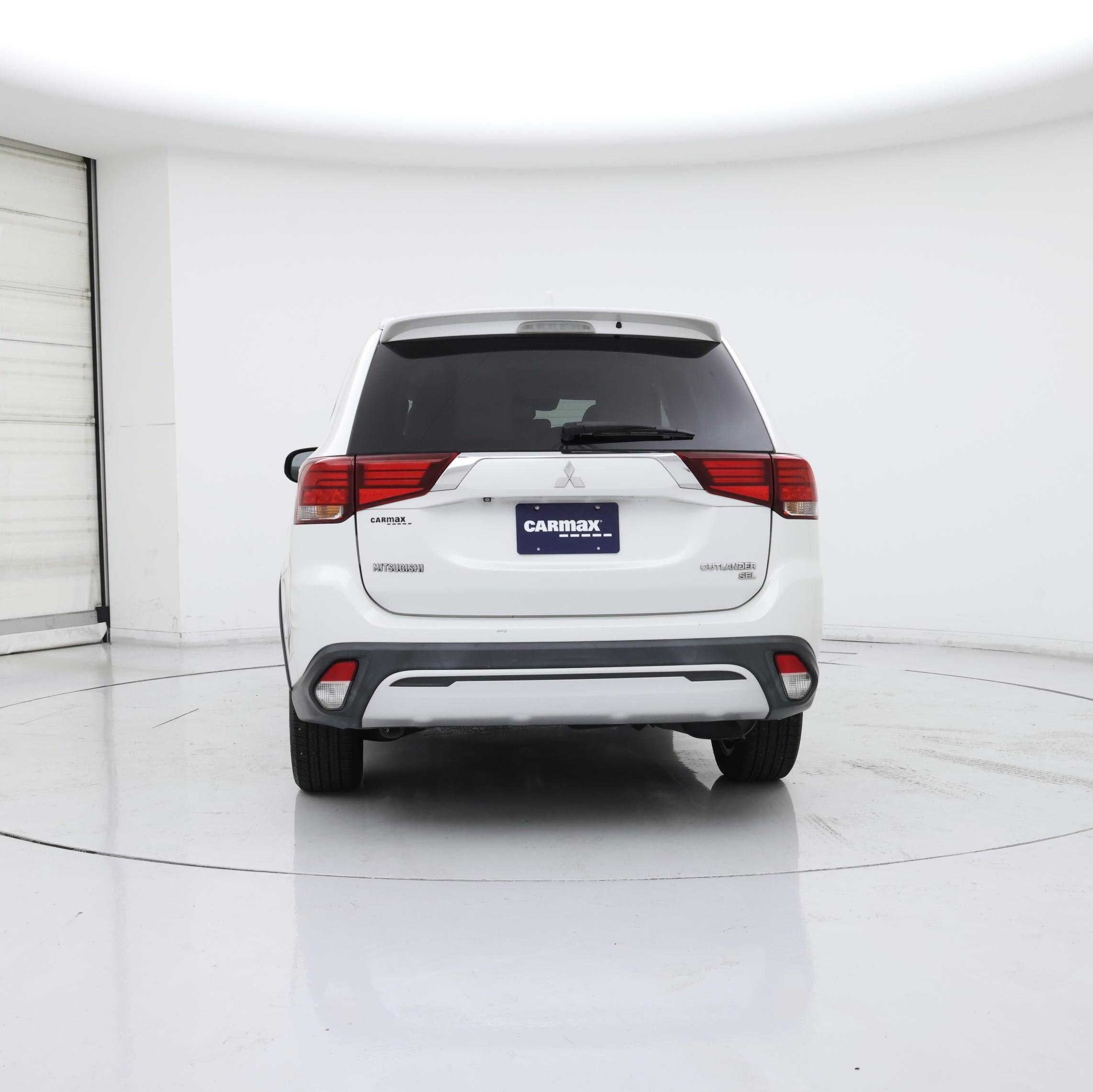 Thumbnail: 2019 Mitsubishi Outlander - 6