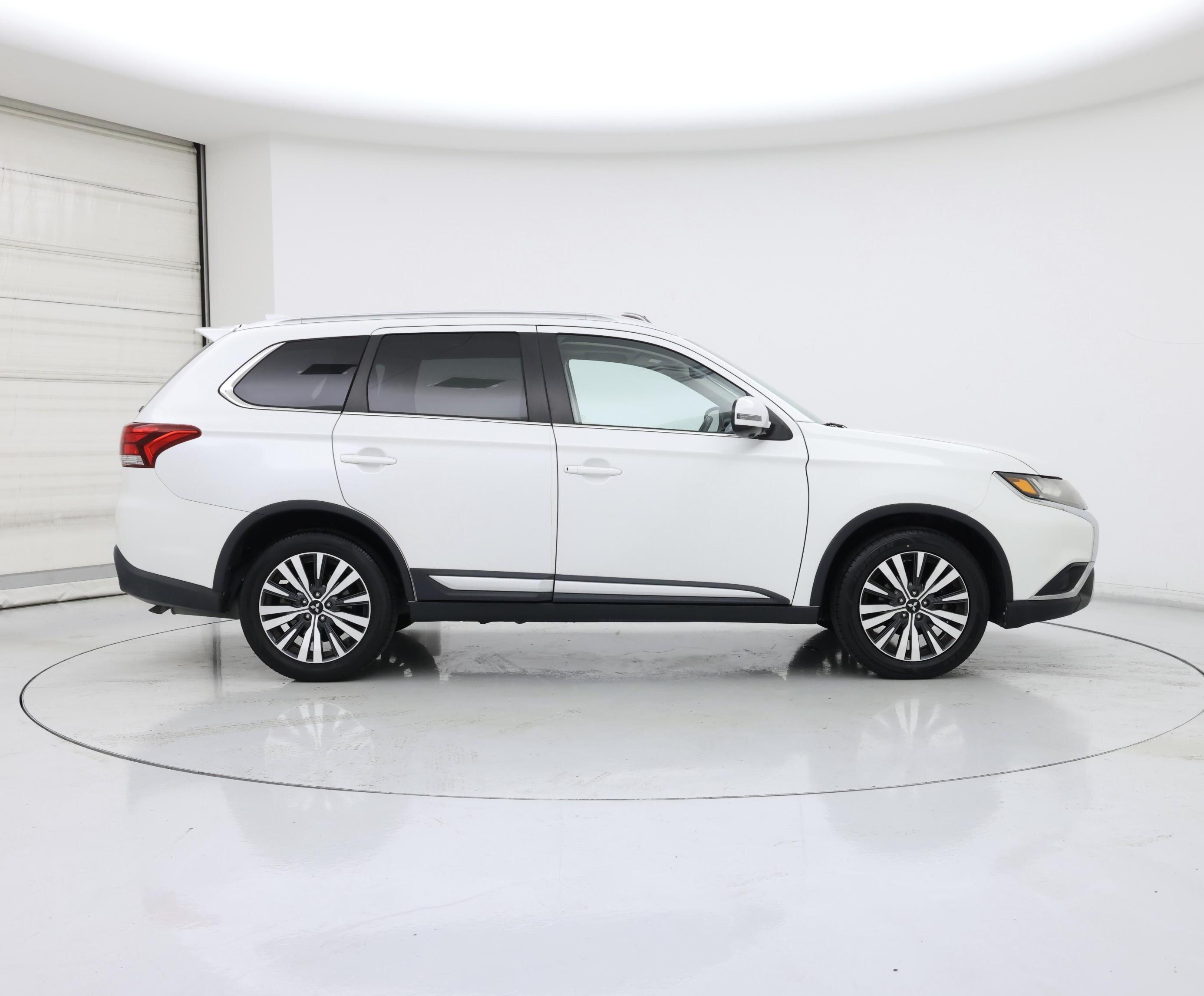 Thumbnail: 2019 Mitsubishi Outlander - 7
