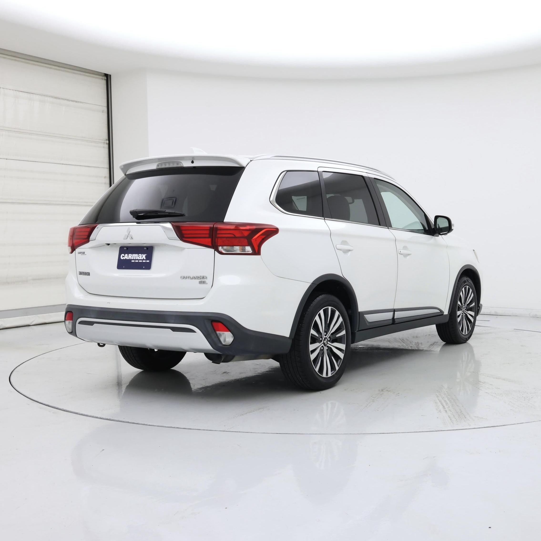 Thumbnail: 2019 Mitsubishi Outlander - 8