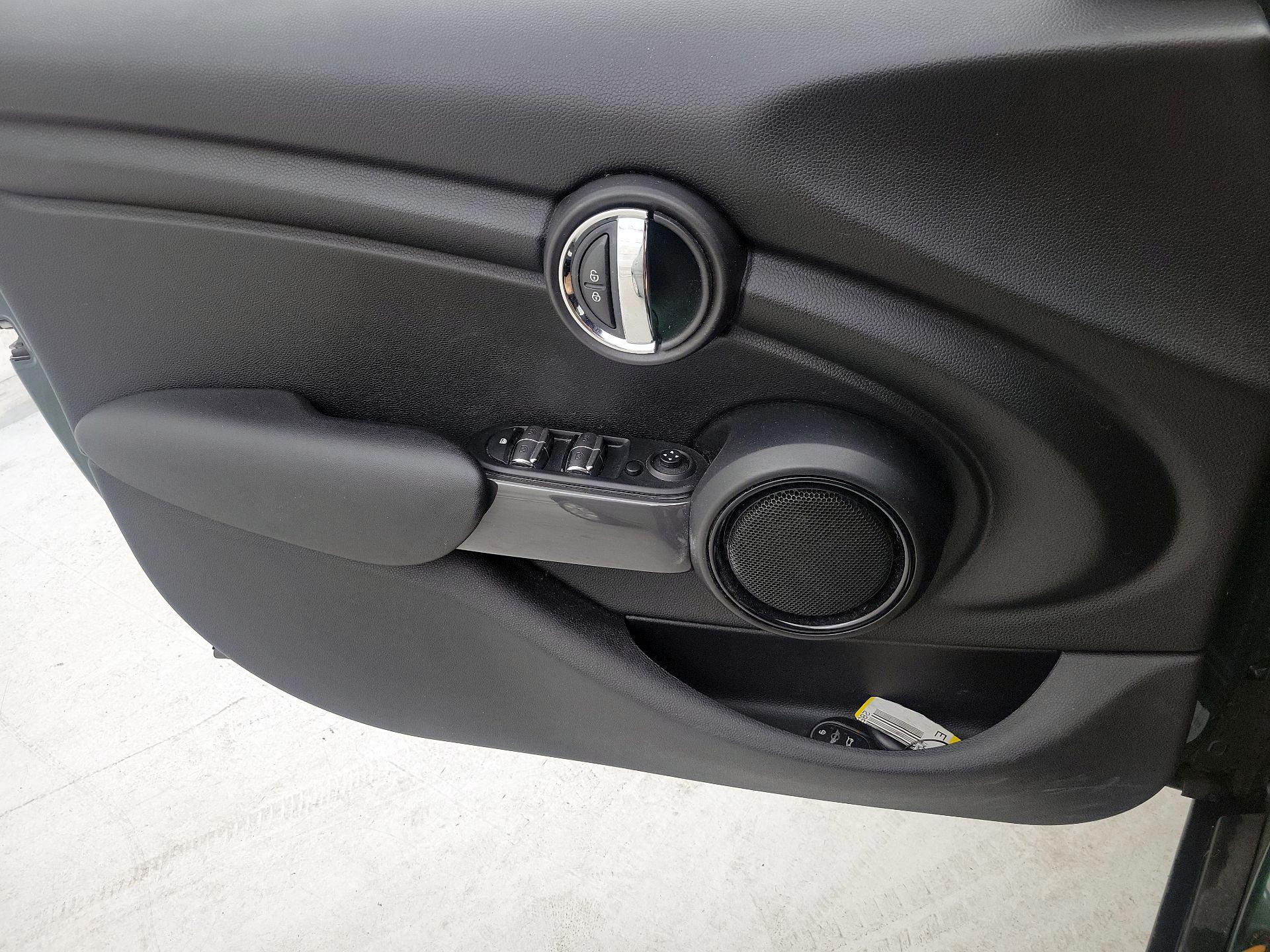 Thumbnail: 2016 MINI Cooper Hardtop - 12