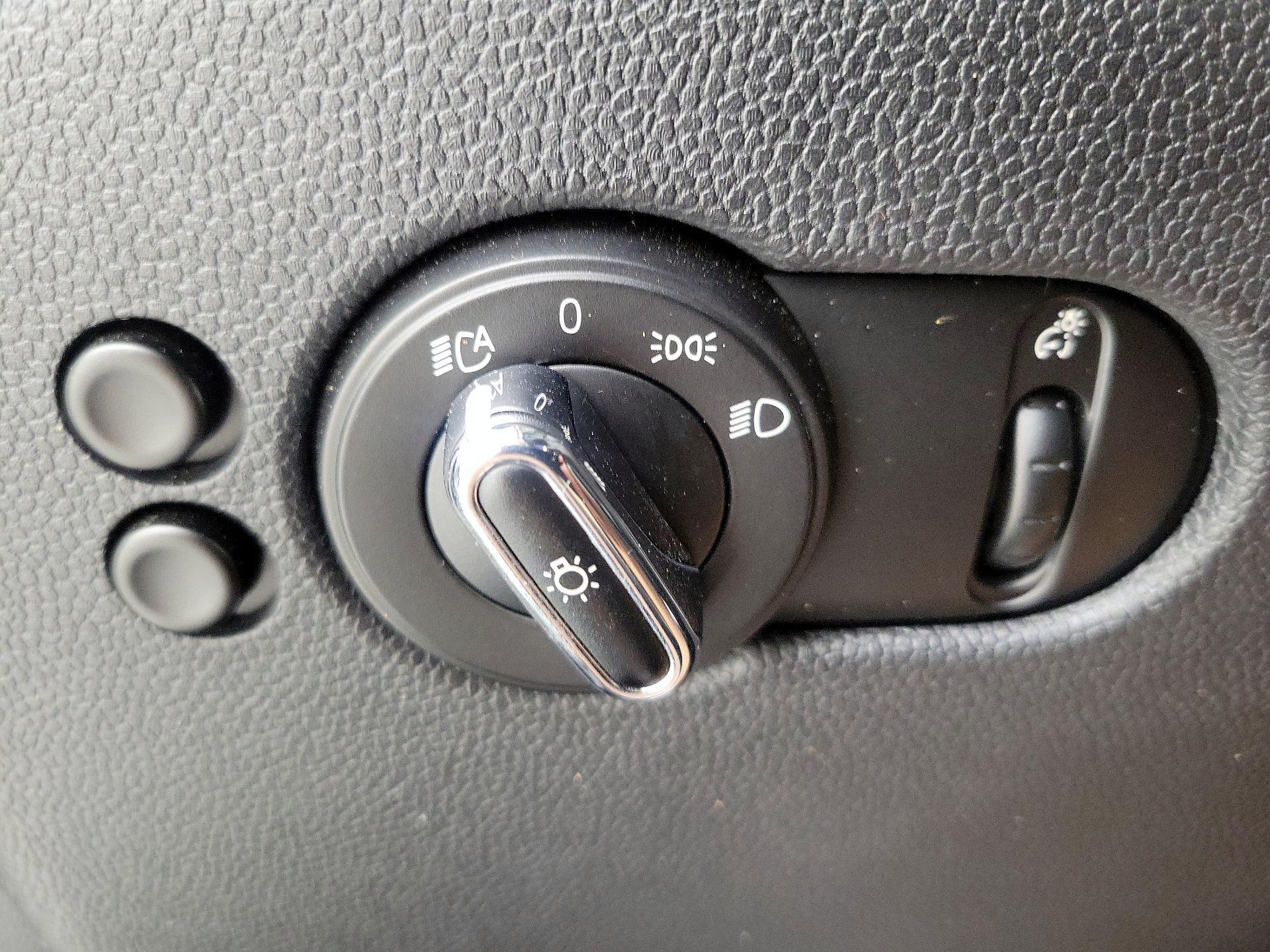 Thumbnail: 2016 MINI Cooper Hardtop - 13