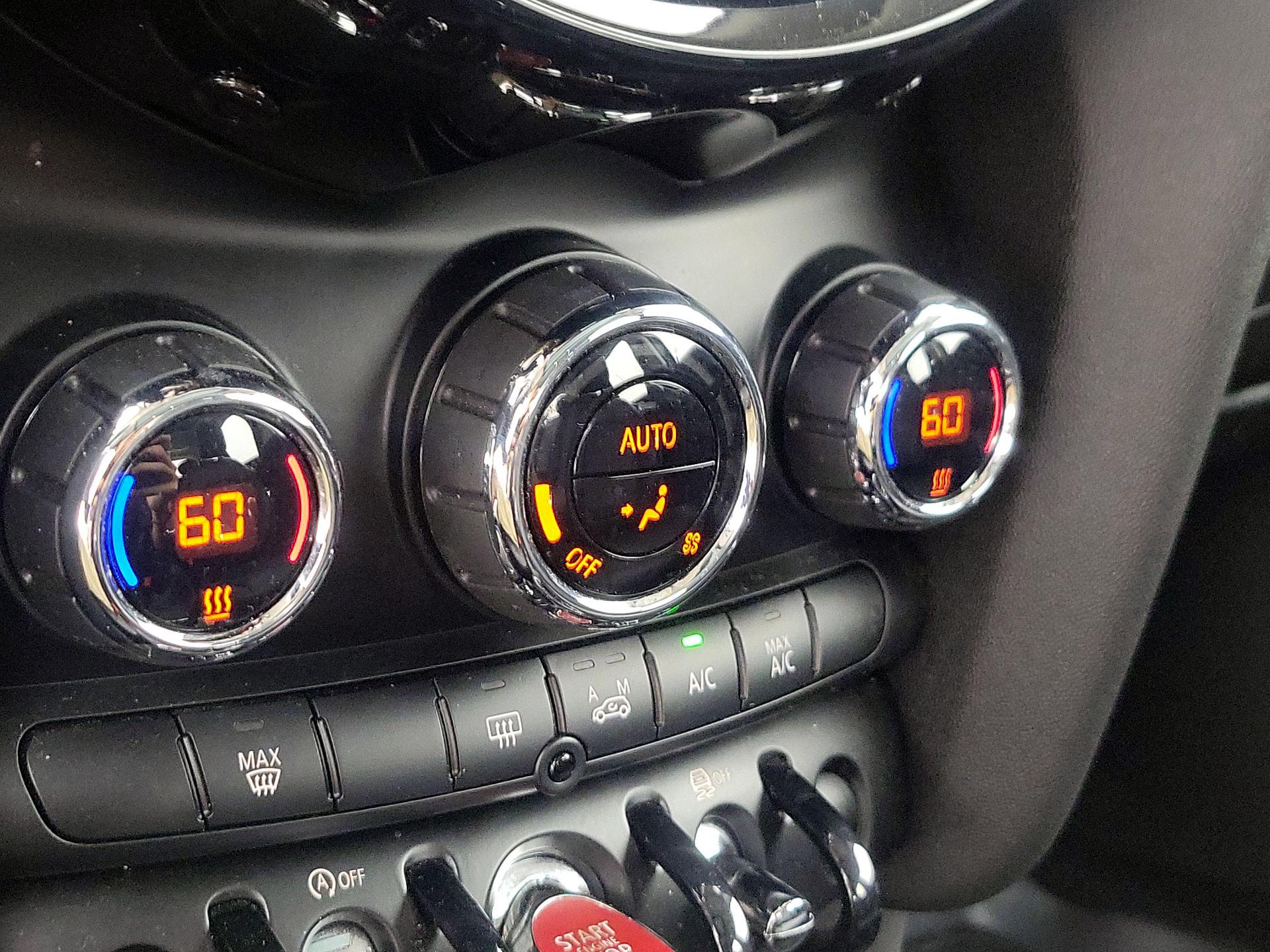 Thumbnail: 2016 MINI Cooper Hardtop - 15