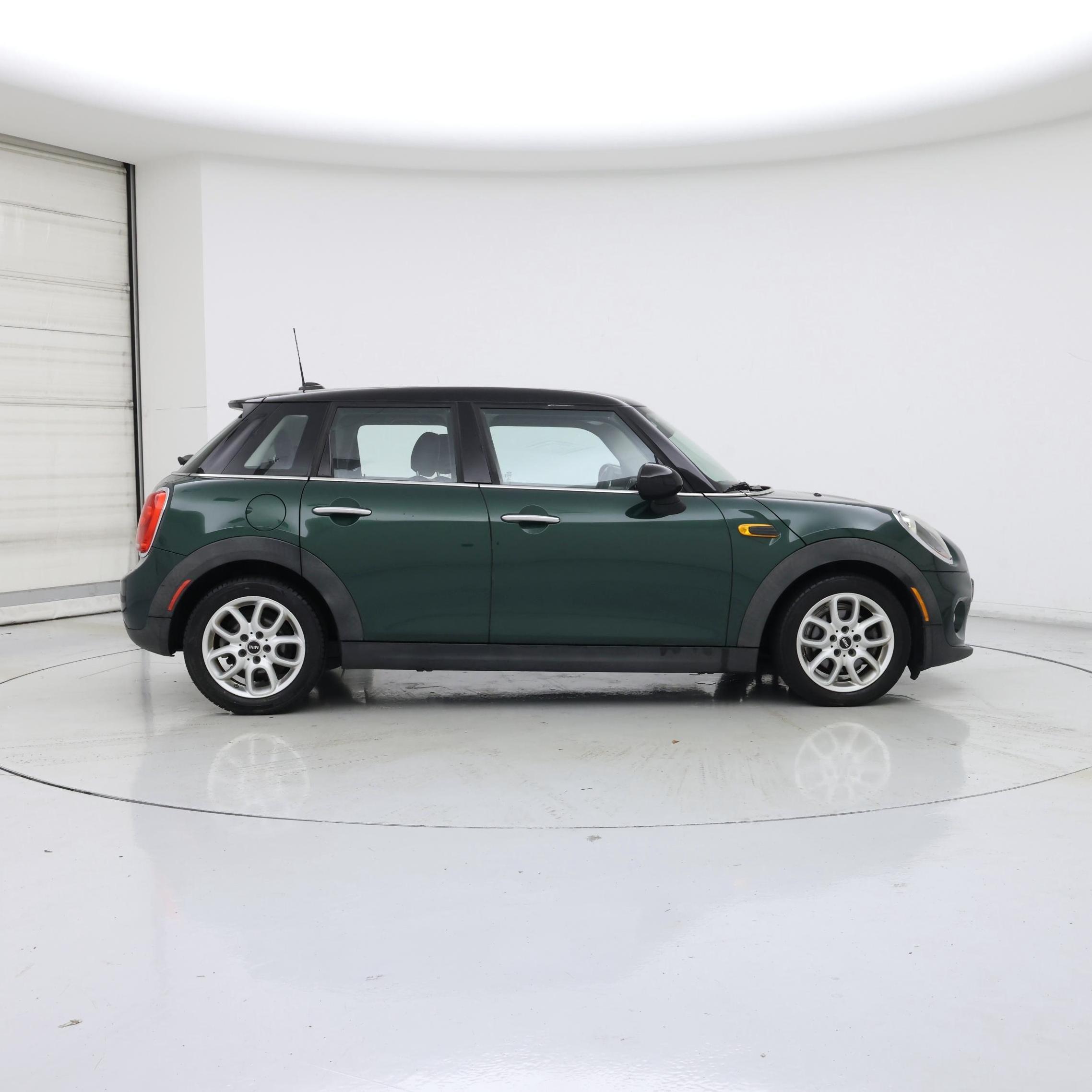 Thumbnail: 2016 MINI Cooper Hardtop - 7