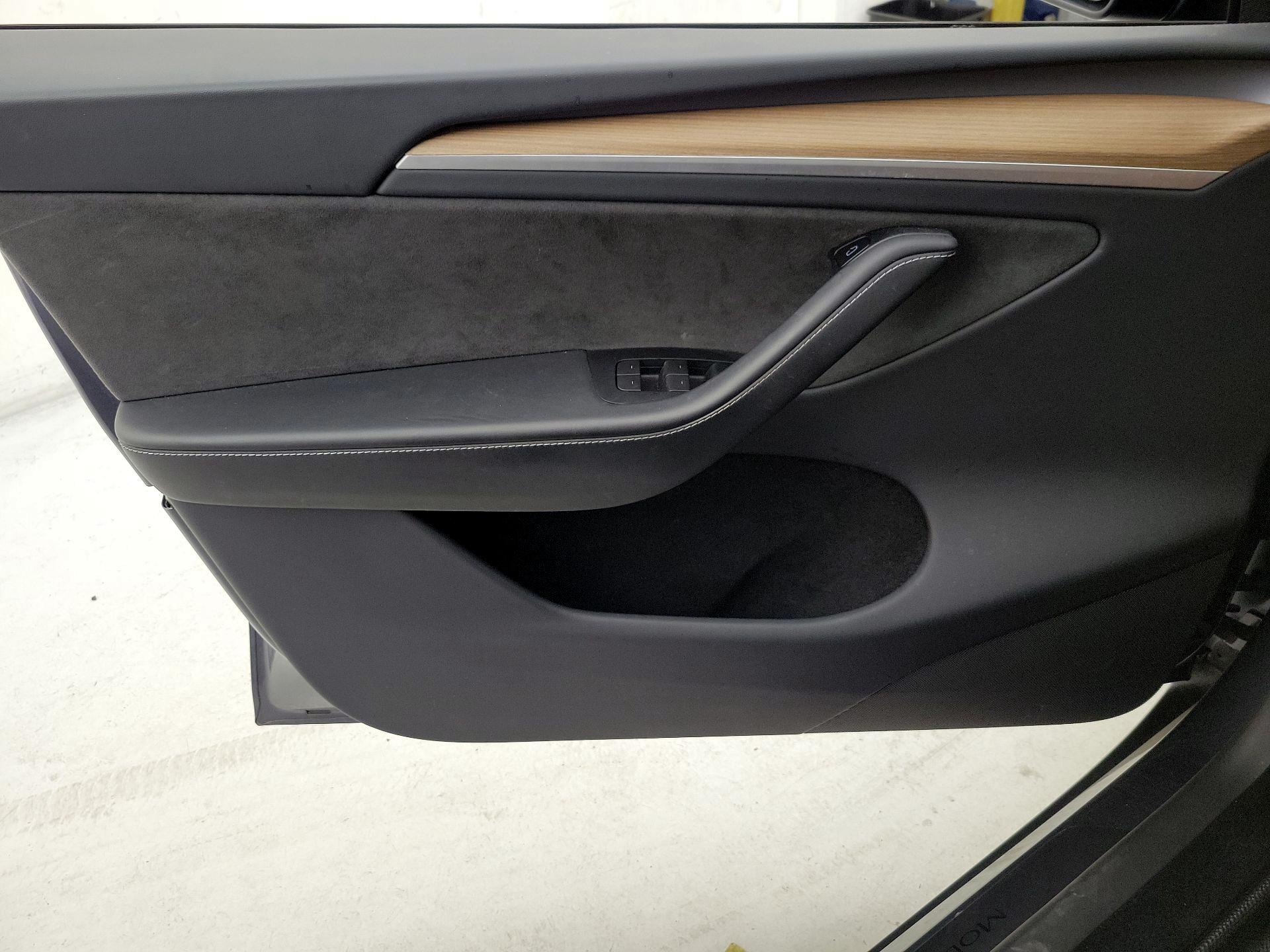 Thumbnail: 2023 Tesla Model Y - 12