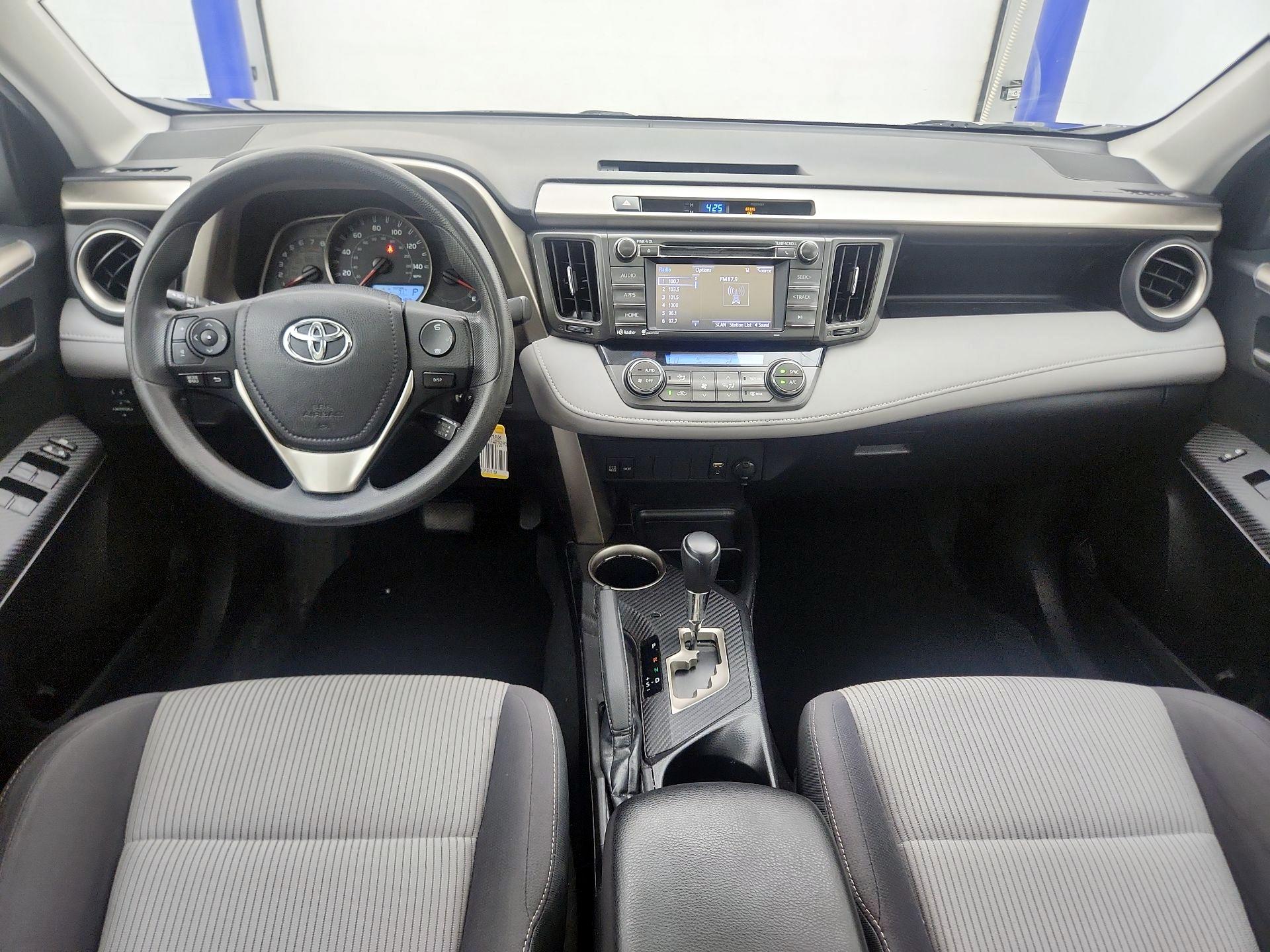 Thumbnail: 2015 Toyota RAV4 - 9