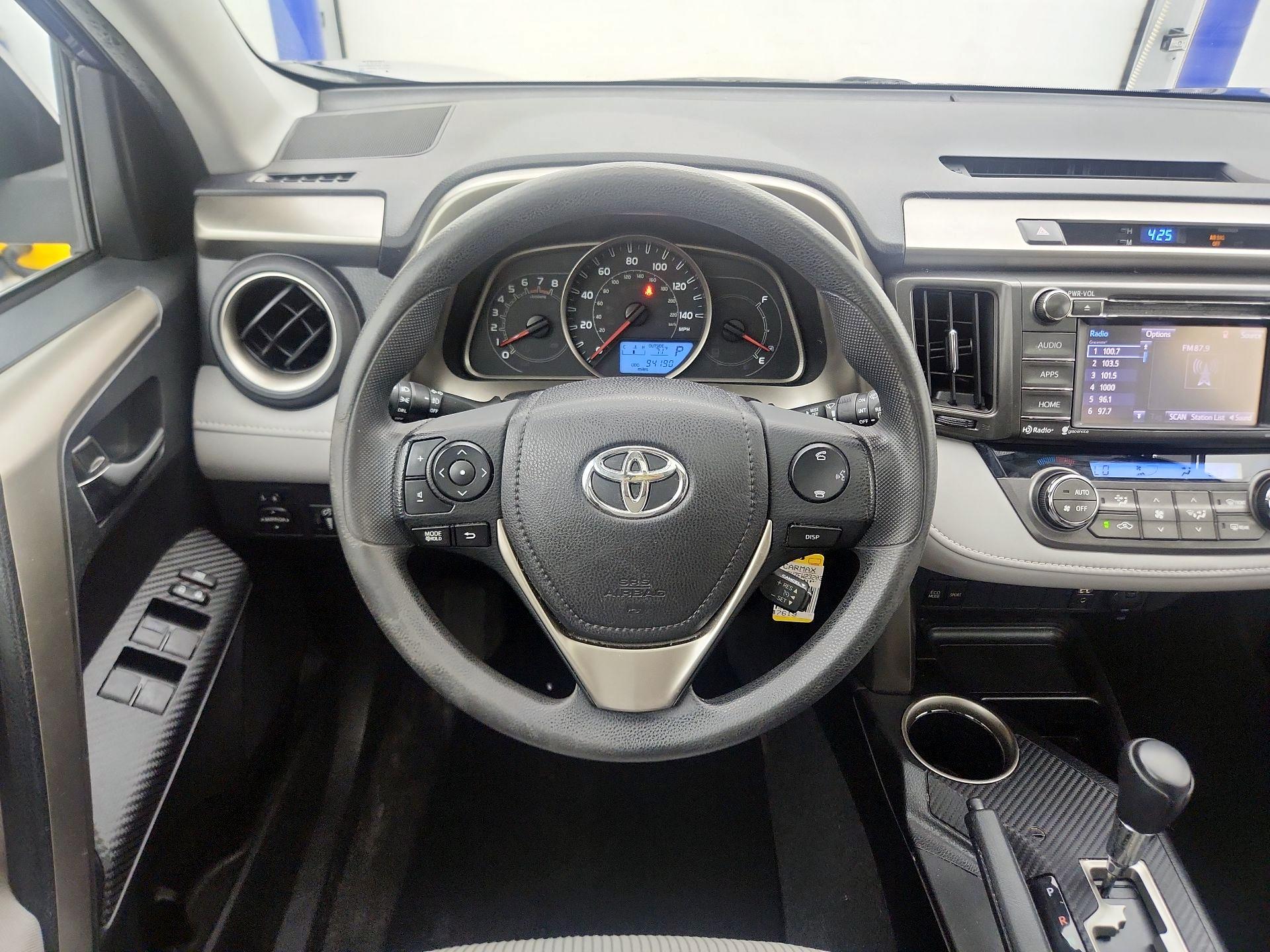 Thumbnail: 2015 Toyota RAV4 - 10