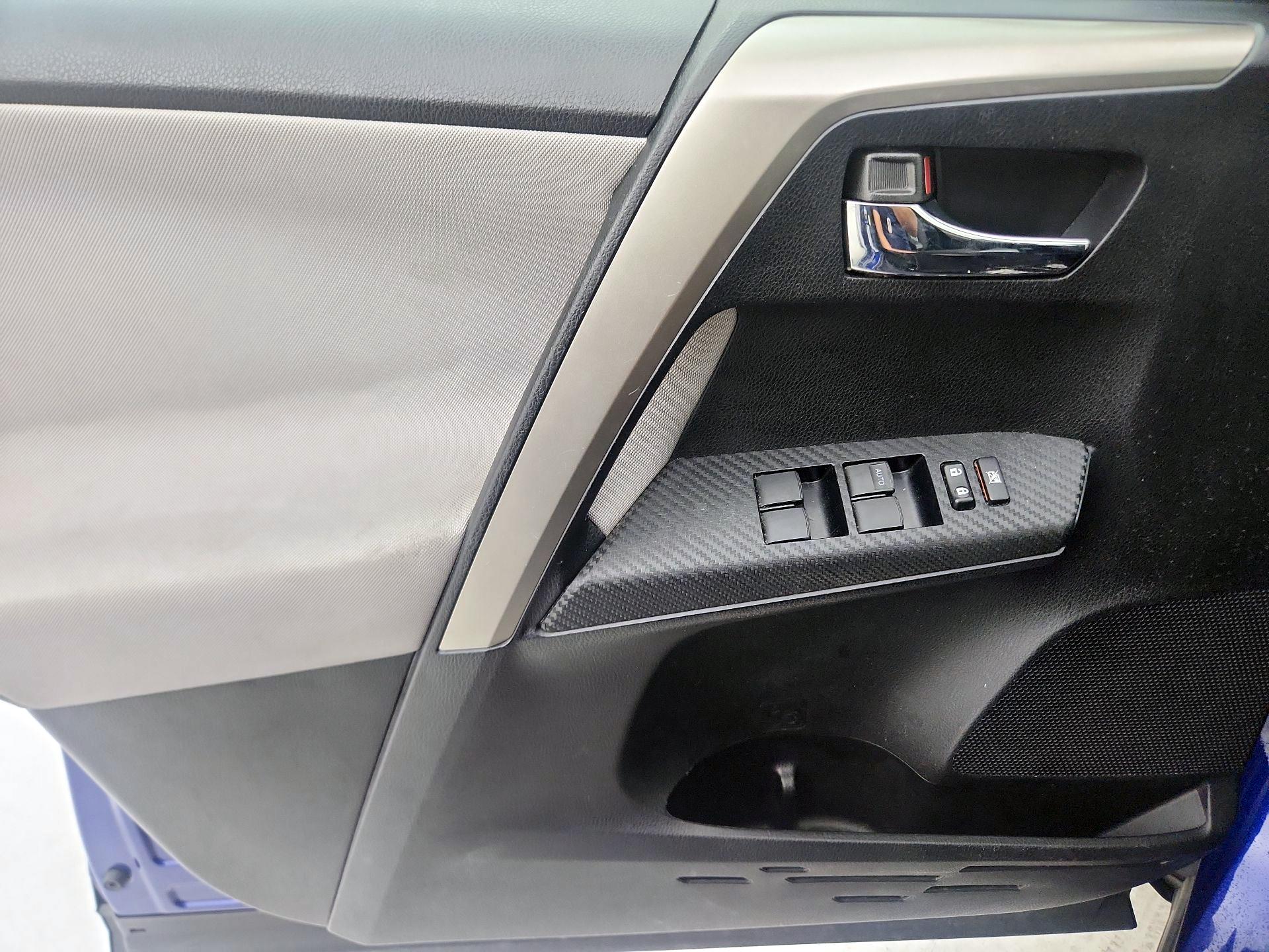 Thumbnail: 2015 Toyota RAV4 - 12