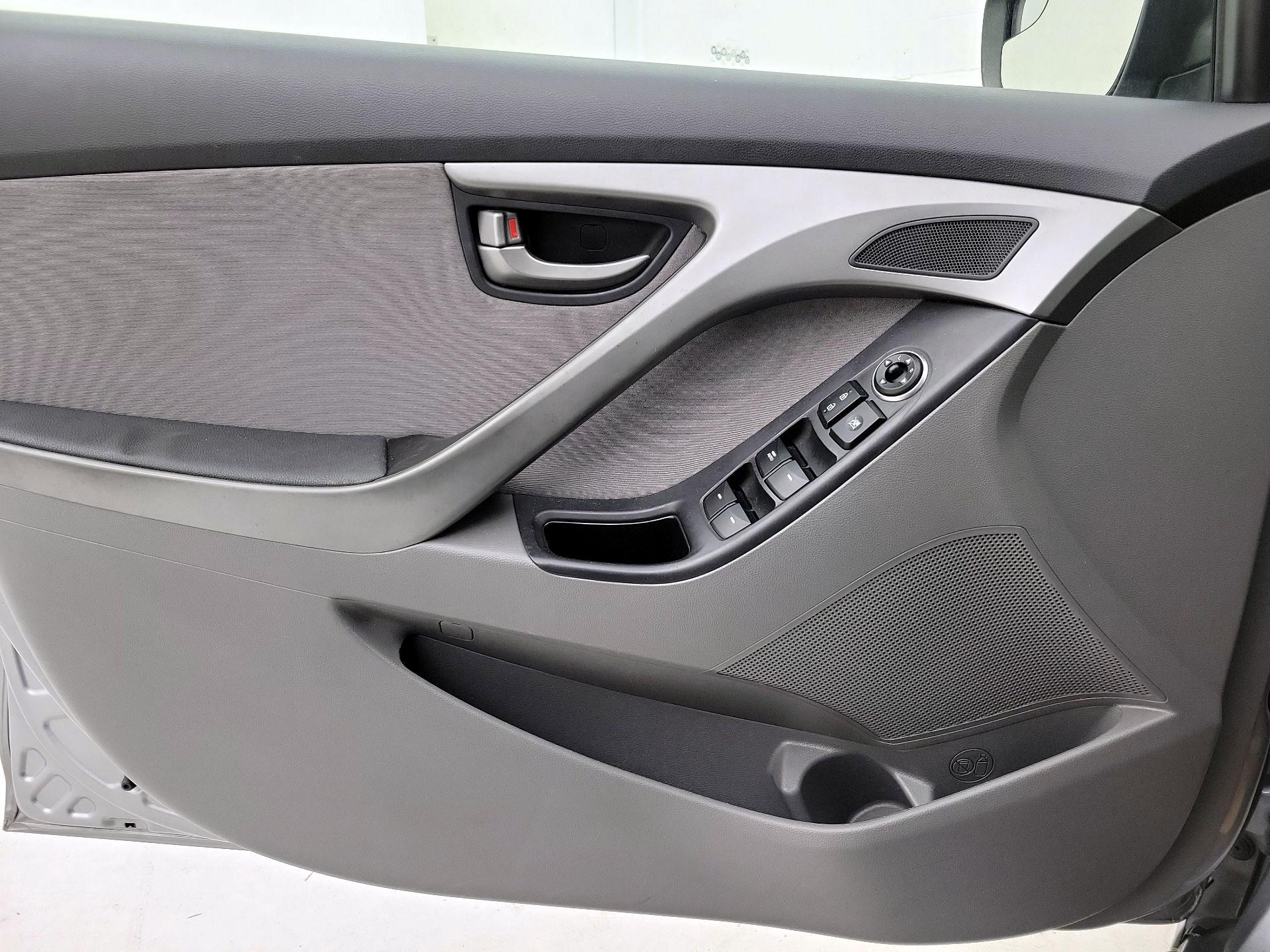 Thumbnail: 2016 Hyundai Elantra - 12