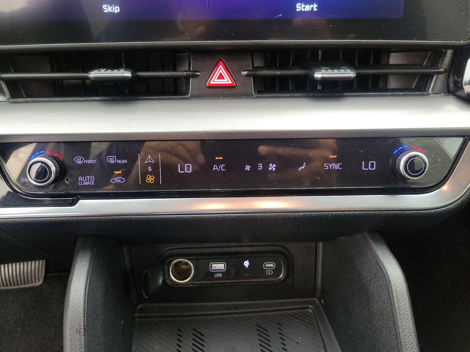 2023 Kia Sportage EX - Photo 18