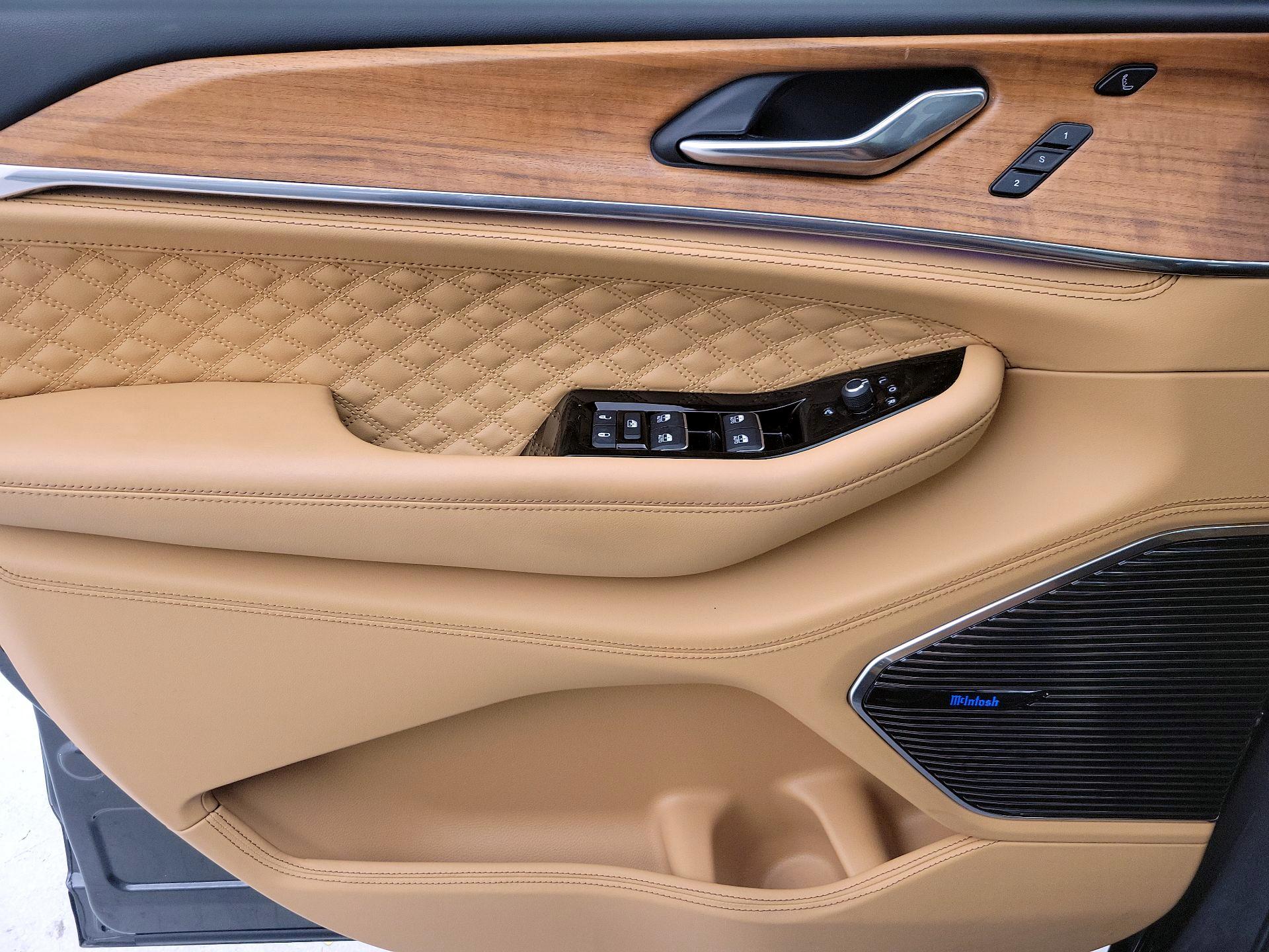 Thumbnail: 2024 Jeep Grand Cherokee - 12