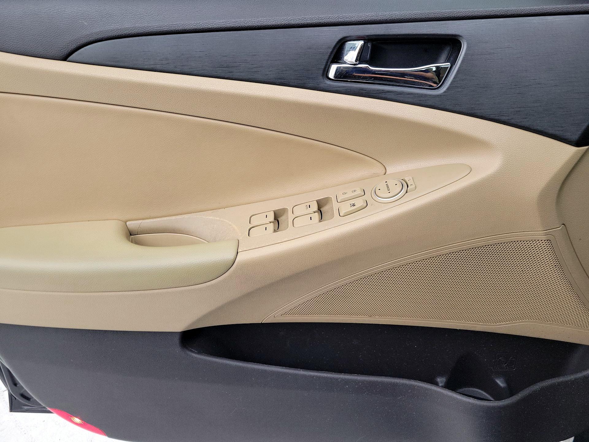 Thumbnail: 2014 Hyundai Sonata - 12
