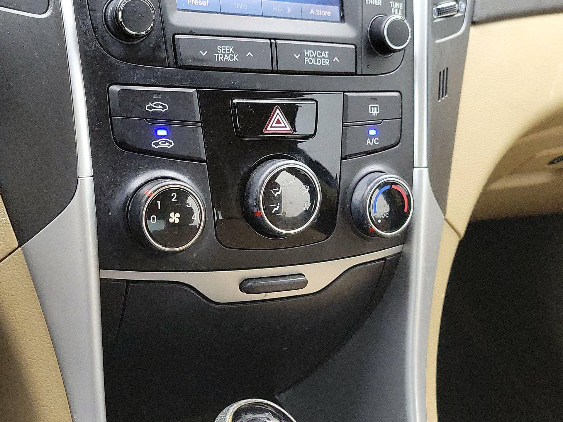 Thumbnail: 2014 Hyundai Sonata - 16