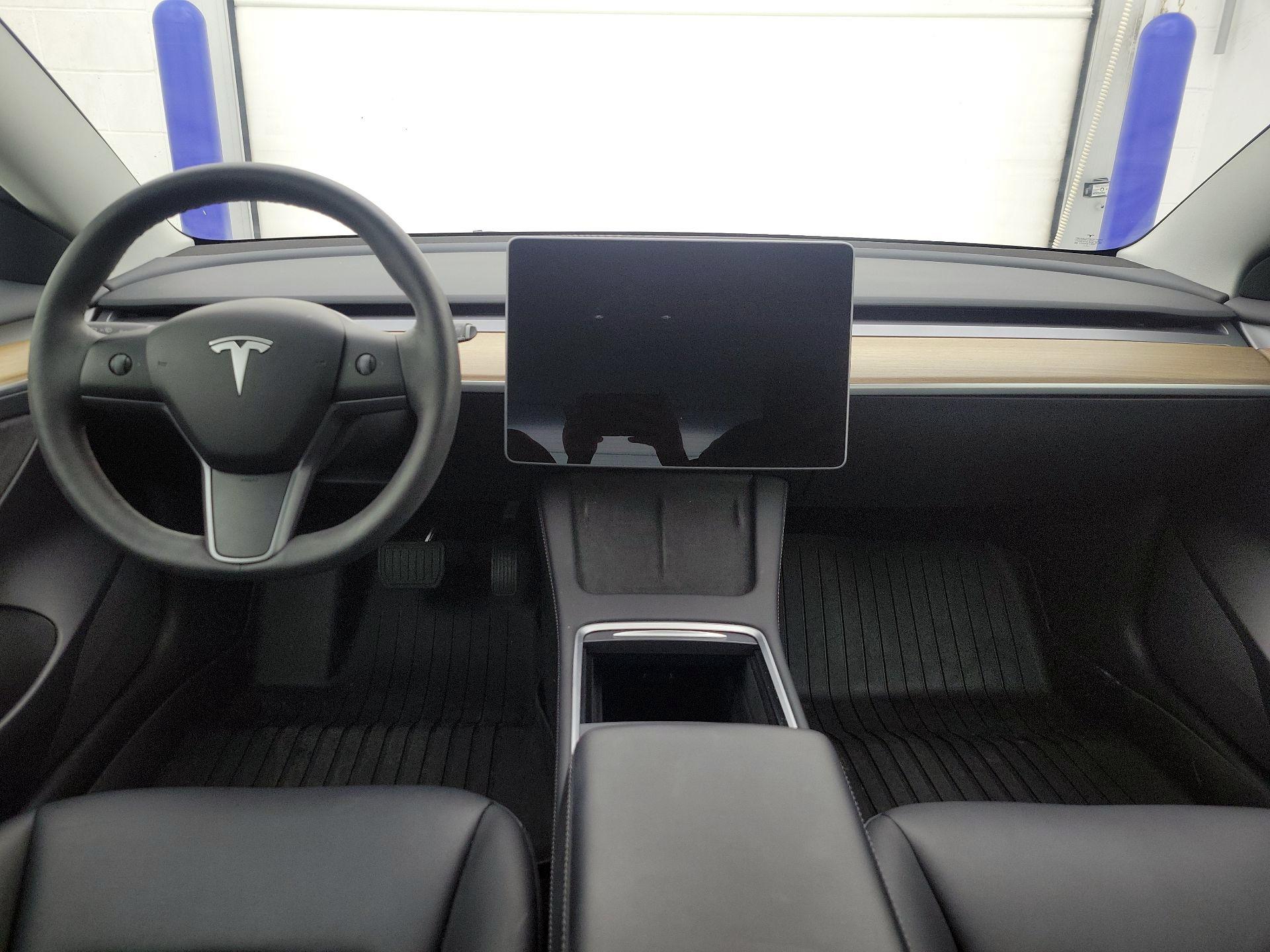 Thumbnail: 2023 Tesla Model 3 - 9