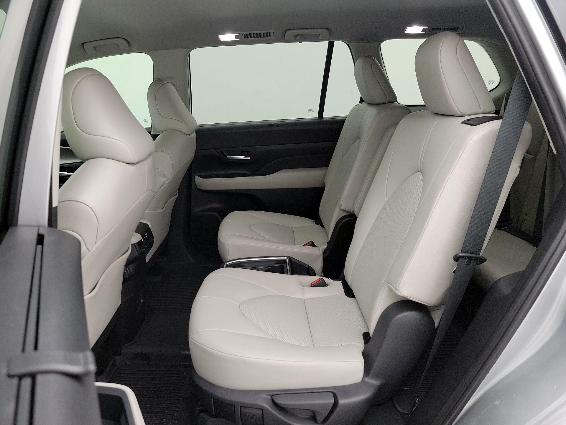 Thumbnail: 2026 Toyota Highlander - 20