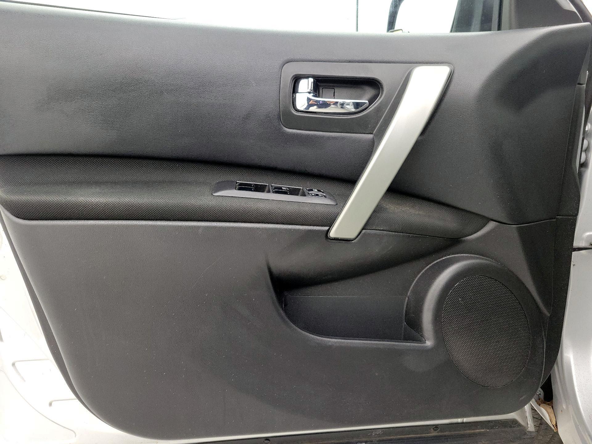 Thumbnail: 2015 Nissan Rogue - 12