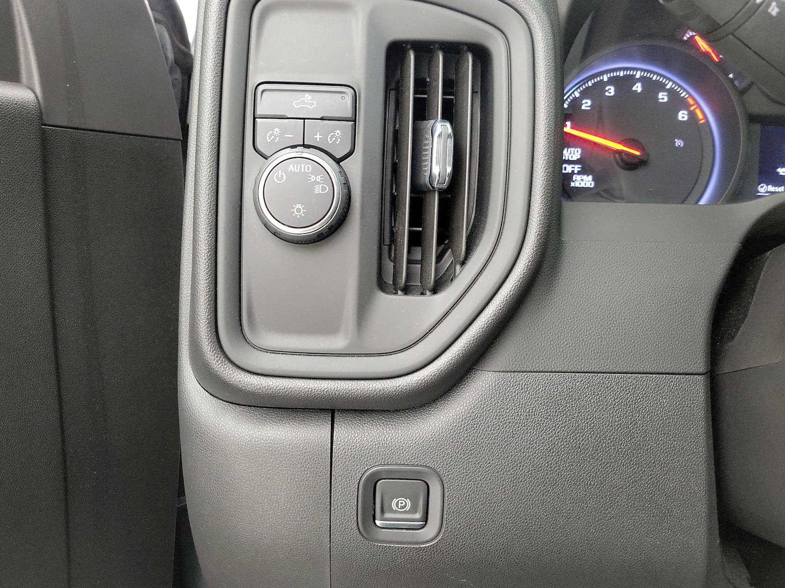 2024 Chevrolet Silverado 1500 Custom - Photo 14
