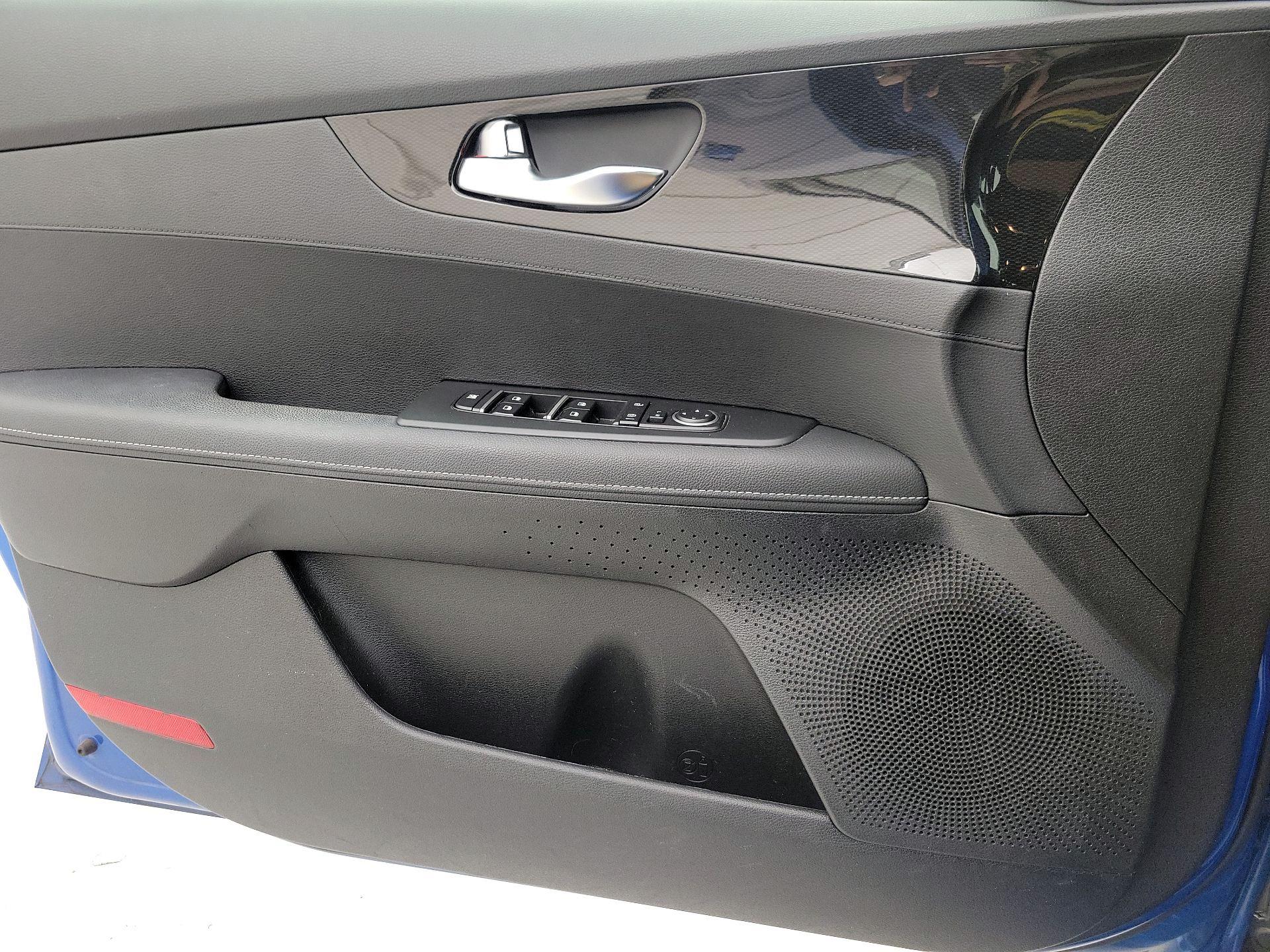 Thumbnail: 2022 Kia Forte - 12