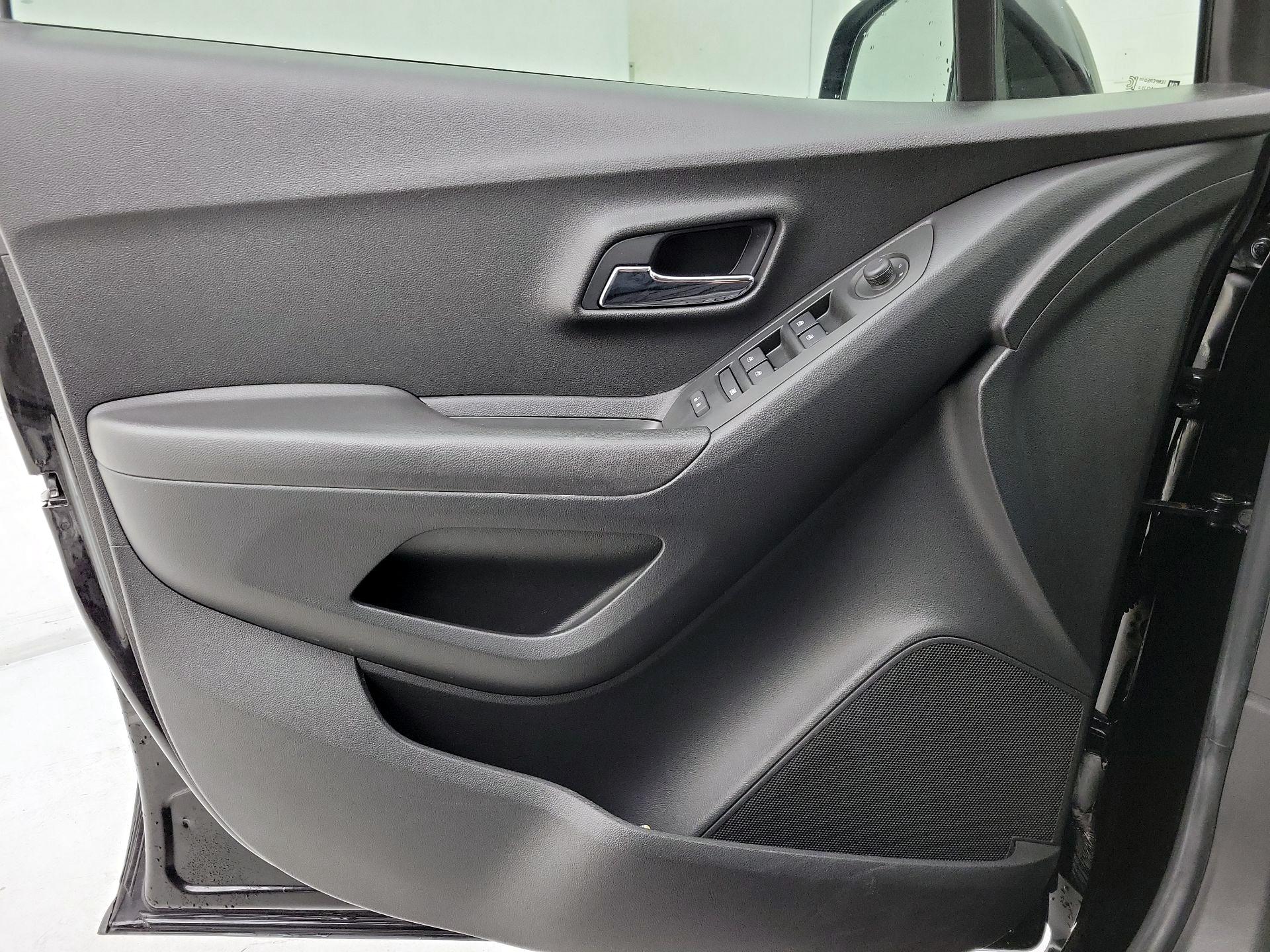 Thumbnail: 2020 Chevrolet Trax - 12