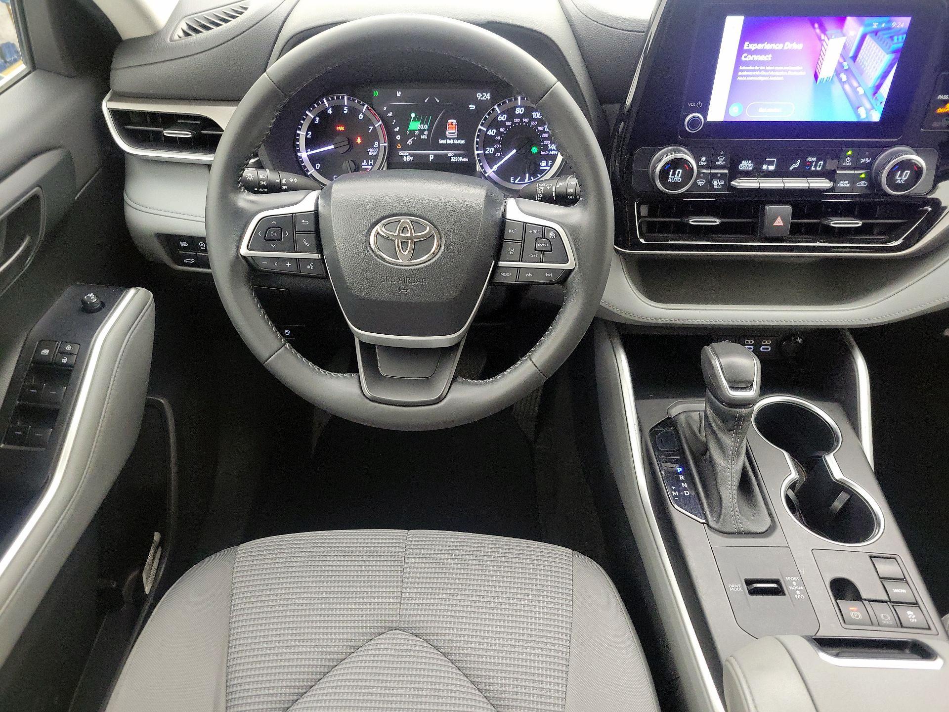 Thumbnail: 2023 Toyota Highlander - 10